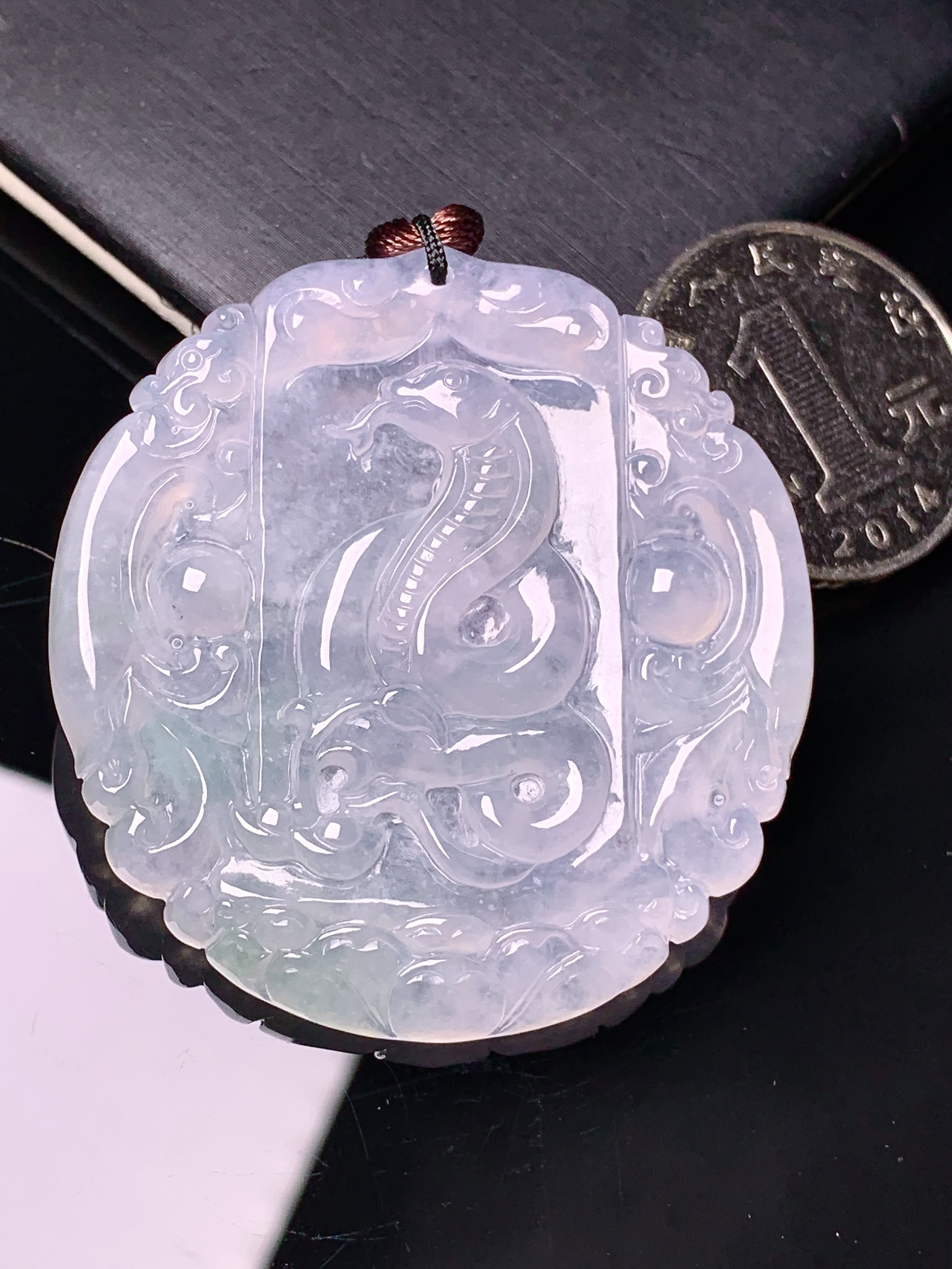 冰种生肖蛇吊坠 玉质细腻 色泽艳丽清新 水润亮眼 整体尺寸46*44*4.6b2