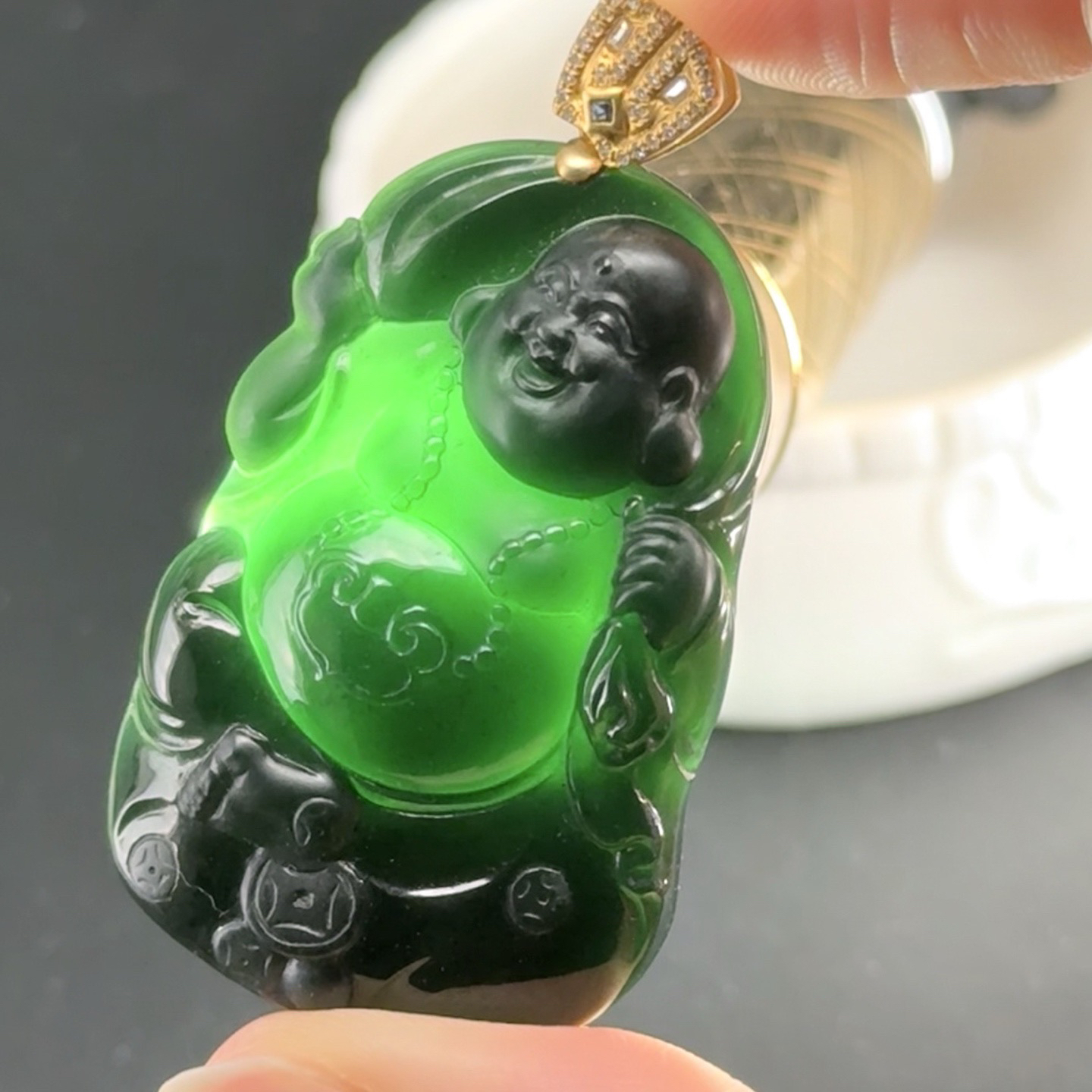 精品18k墨翠逍遥佛 种好色正 黑度极好 打灯通透 油性十足  尺寸52.1