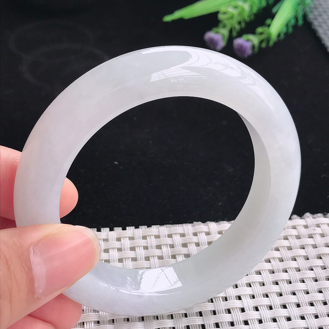 实拍A货翡翠55/12.5/10.3老坑秀气冰润月光白手镯宽边玉镯平安镯