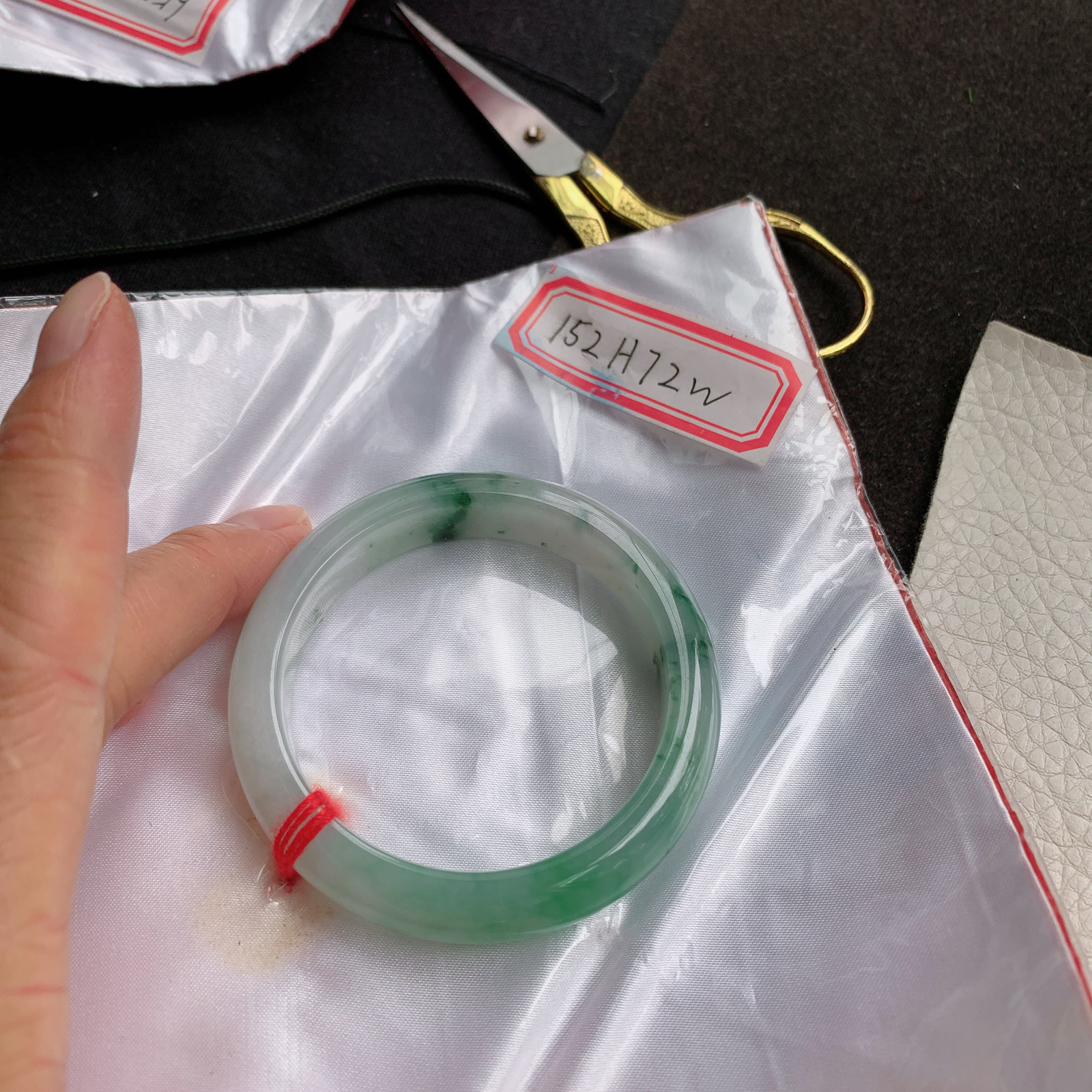 yh小圈口52*12.5*8平安镯 天然缅甸翡翠a货手镯冰润飘绿正圈玉镯子