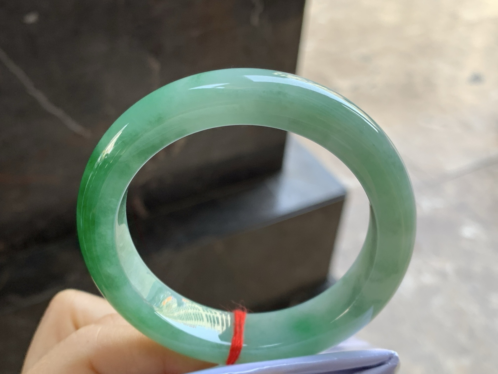 55-12.9-9.5

辣绿色手镯^_^底子细腻 绿色浓郁