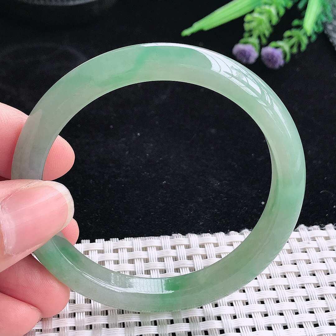 实拍A货翡翠55.5/9/7.8老坑冰胶飘绿手镯宽边玉镯平安镯