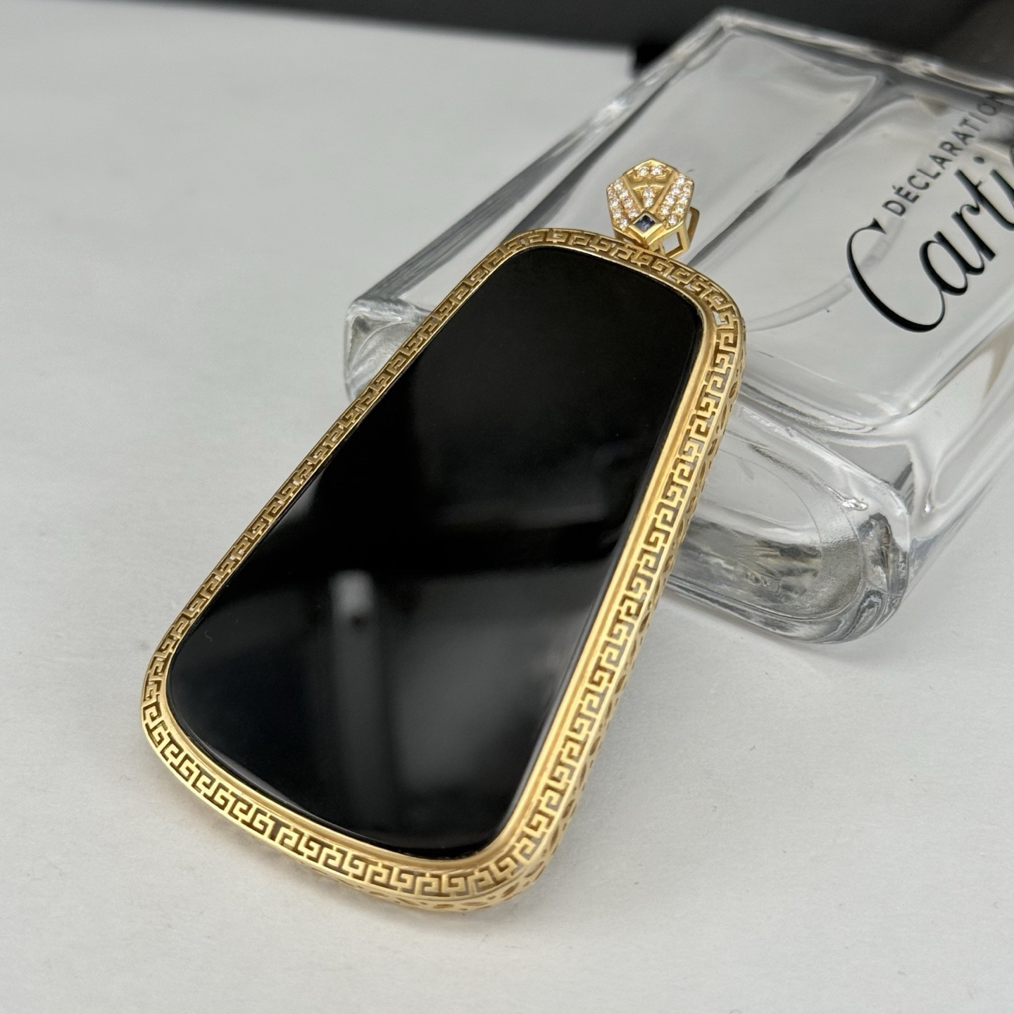 精品18k墨翠无事牌 种好色正 黑度极好 打灯通透 油性十足  尺寸71.8