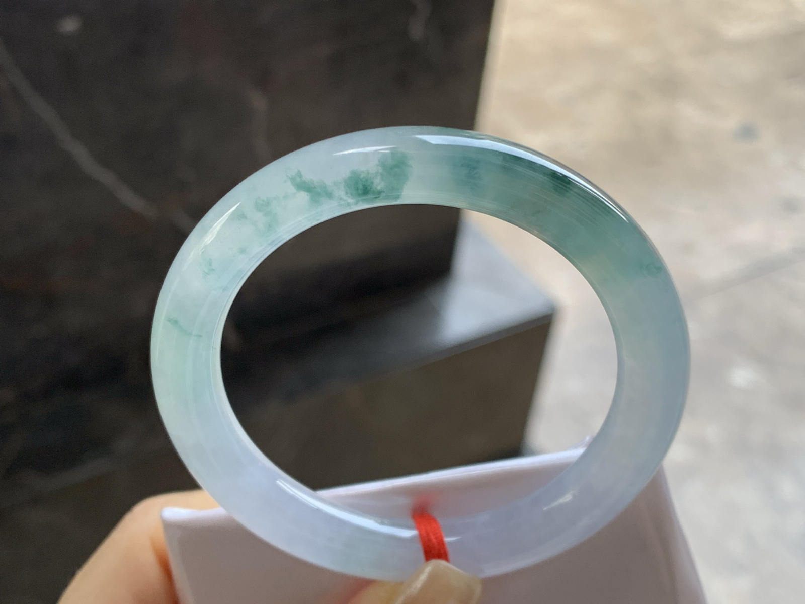 51.5-9.2-8.8

冰种飘花圆条手镯^_^种水好 飘花点缀