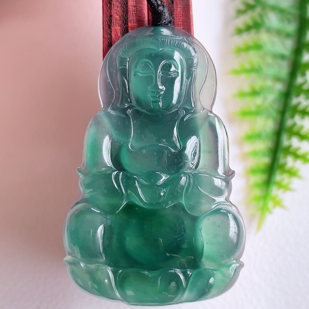 冰润精雕观音吊坠，法相端庄大气，工艺精湛，种色浓郁，细腻饱满冰润，种老水足，收藏佳品，佩戴大气  W   003.22尺寸：38.8-25.9-3.7mm