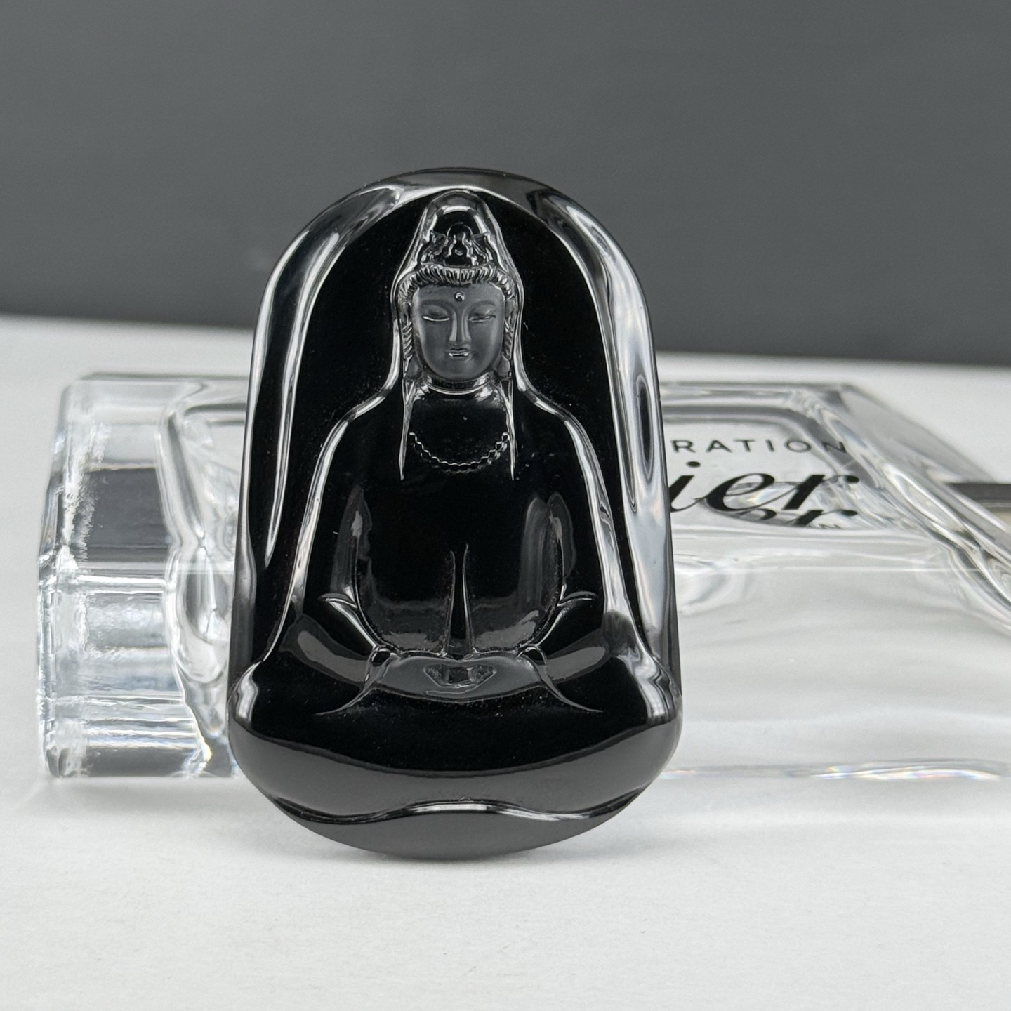 精品墨翠素衣观音 种好色正 黑度极好 打灯通透 油性十足 尺寸51.6