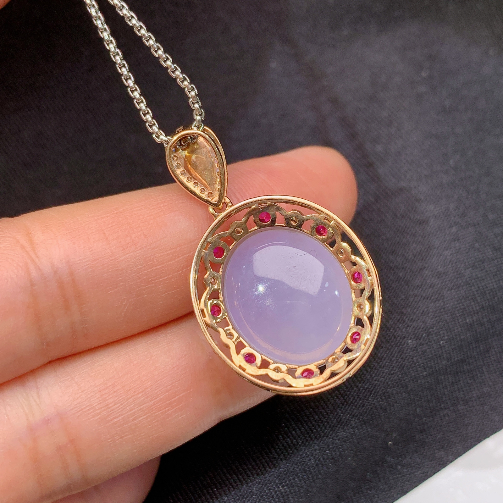 冰紫罗兰蛋面吊坠，18k金镶嵌，温润细腻，颜色鲜艳，Zha 尺寸32.6*19.6*9.6