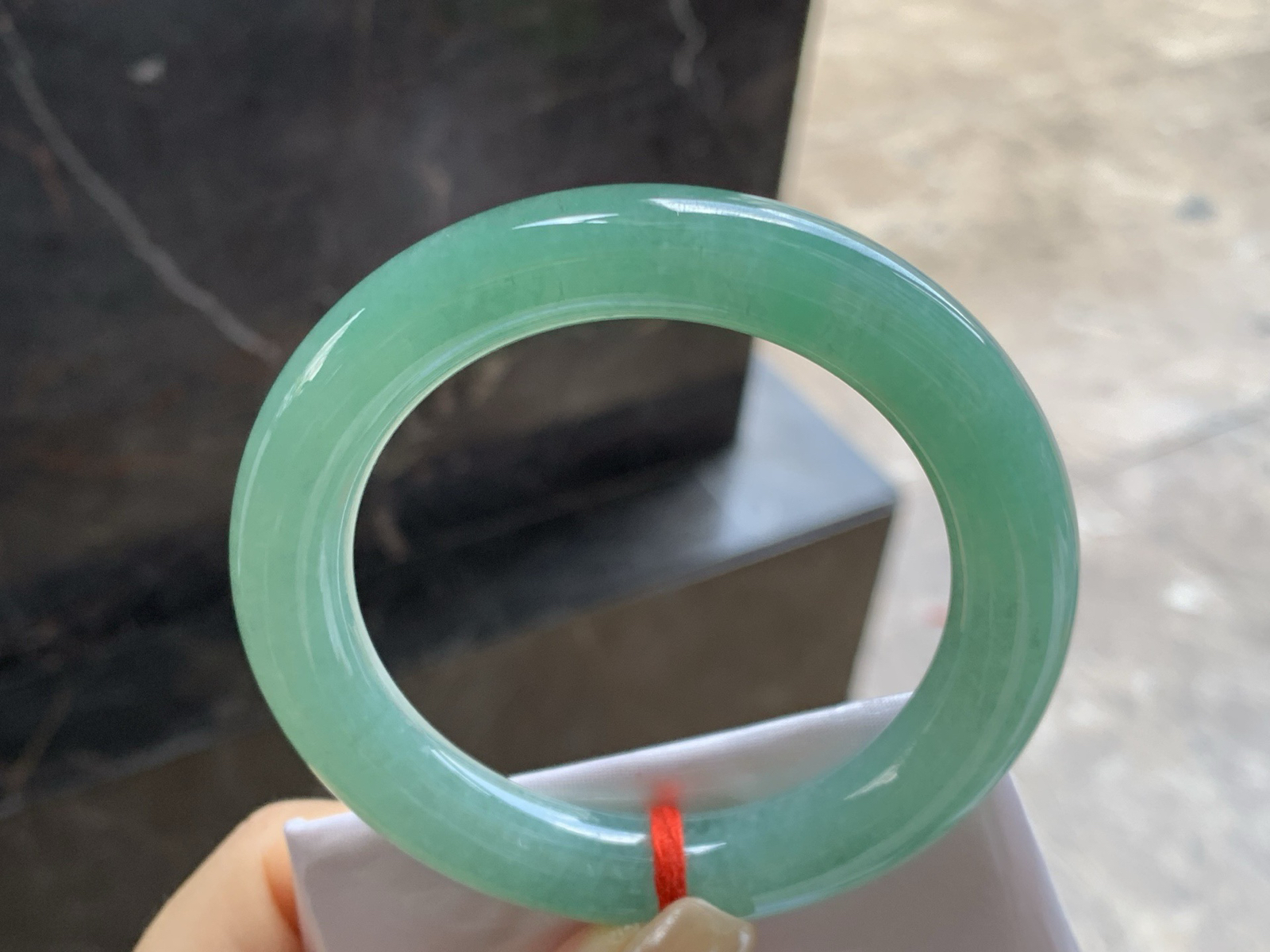 55-11

细糯满色圆条手镯^_^有种有色～上手漂亮耐看