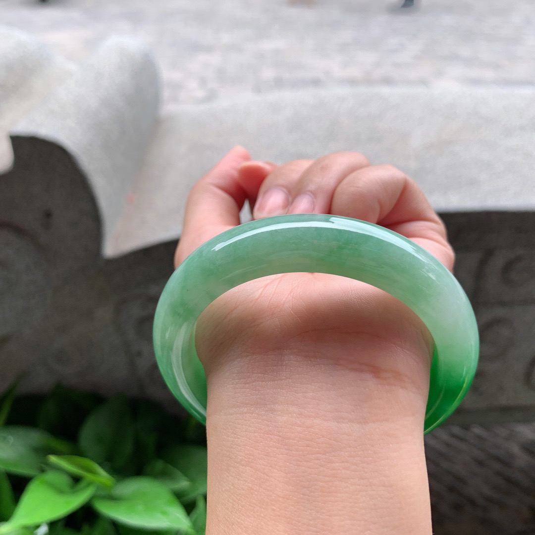 大圈口 58.2-13.2-9.5【辣阳绿正圈手镯】正圈58 59可戴