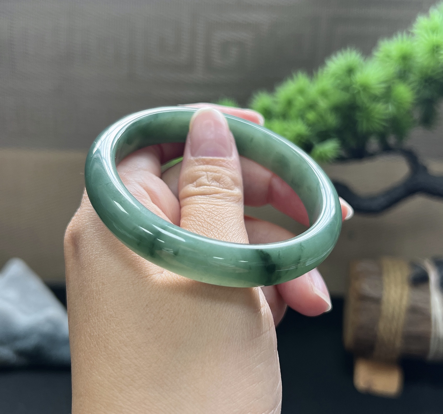 54圈口正圈油青飘花手镯