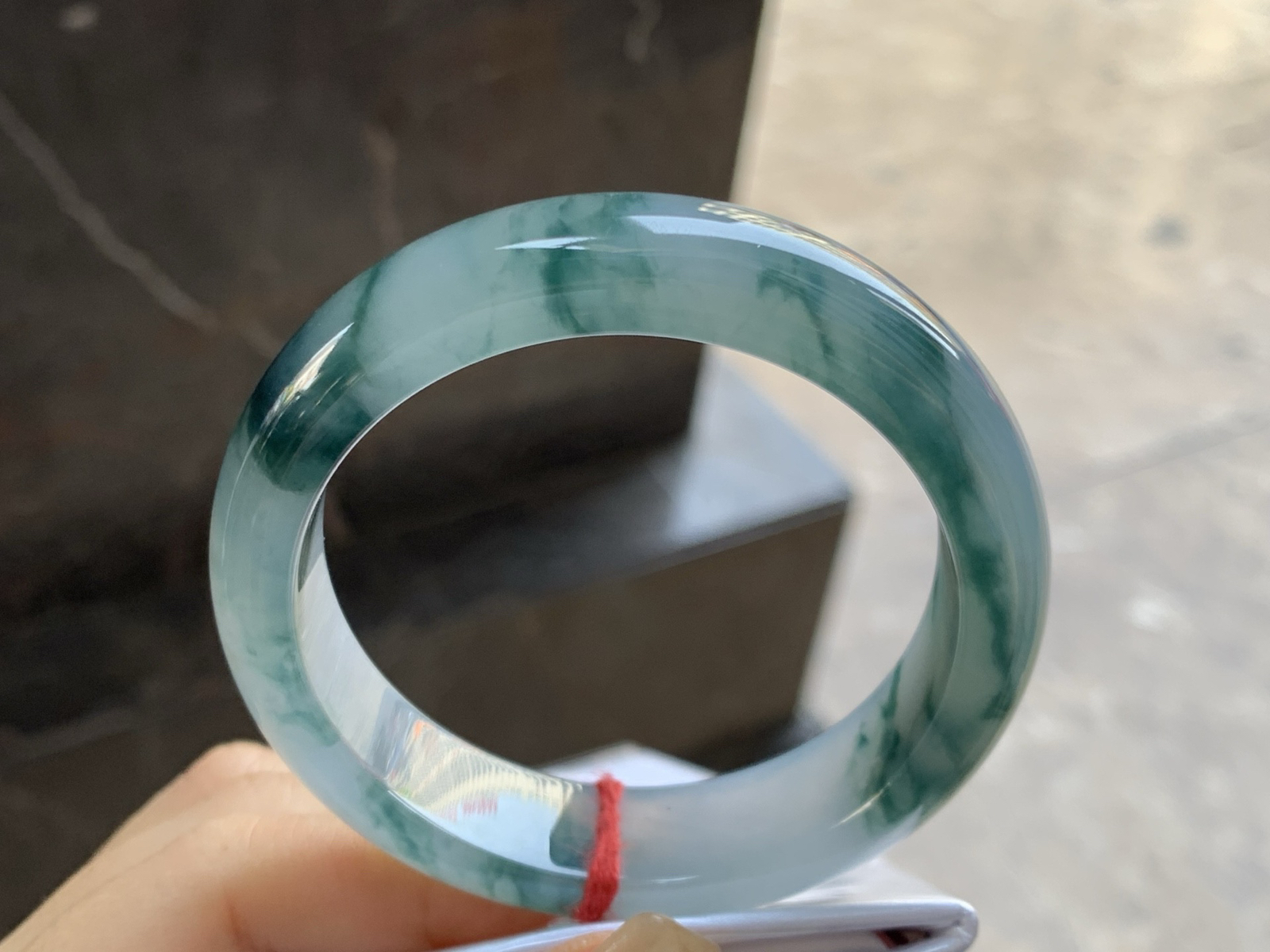 54-13.9-8.4

冰飘花宽版手镯^_^种水好 飘花浓郁 上手漂亮