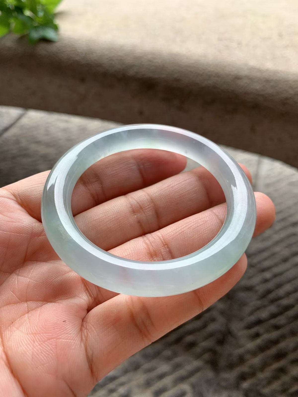 老坑淡晴底圆条手镯尺寸51*9*9.2 老坑种水，通体冰透，水足充盈，起光起胶，清新水灵！