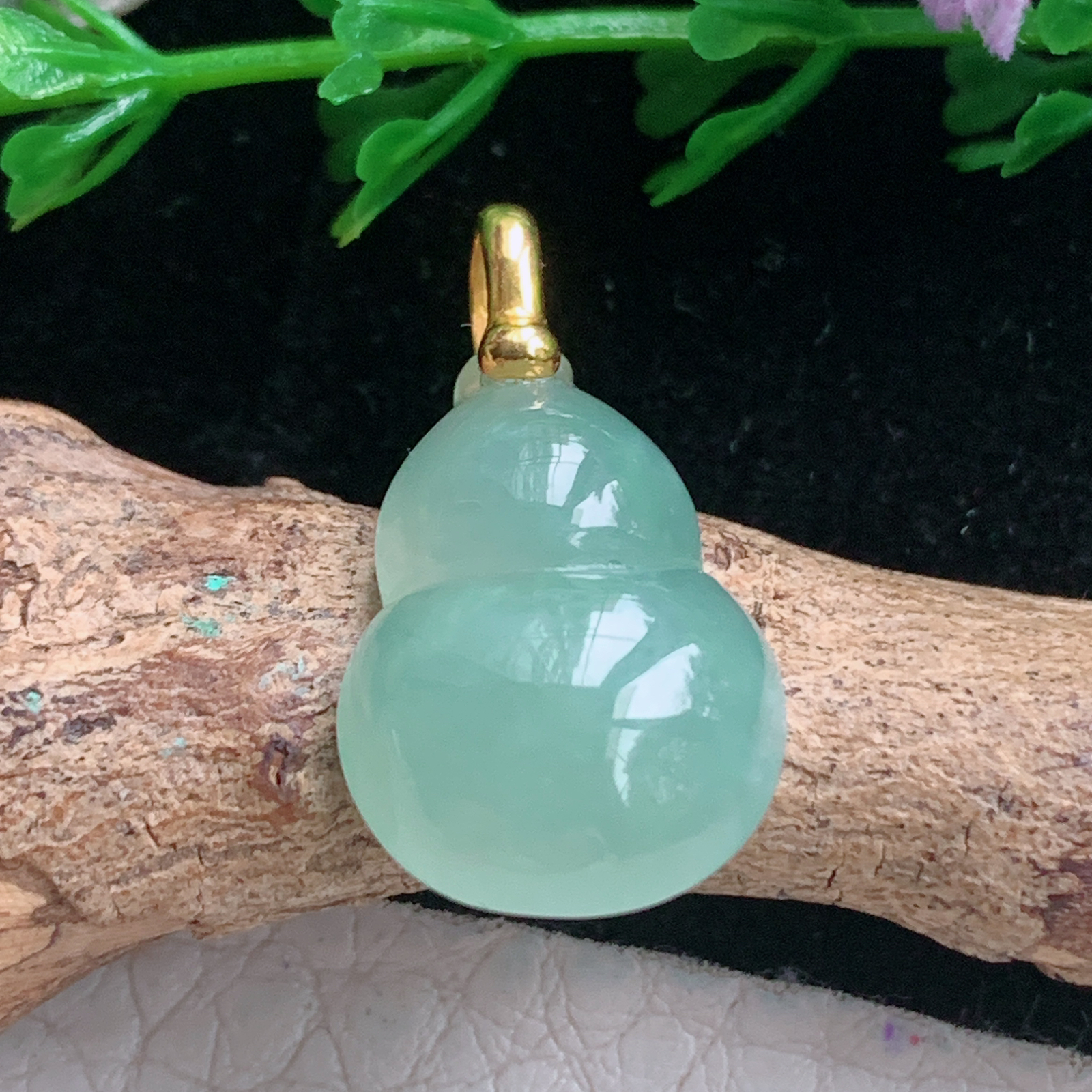 axm实拍23*12.8*5.8缅甸翡翠冰睛水小葫芦吊坠镶金平安锁骨坠