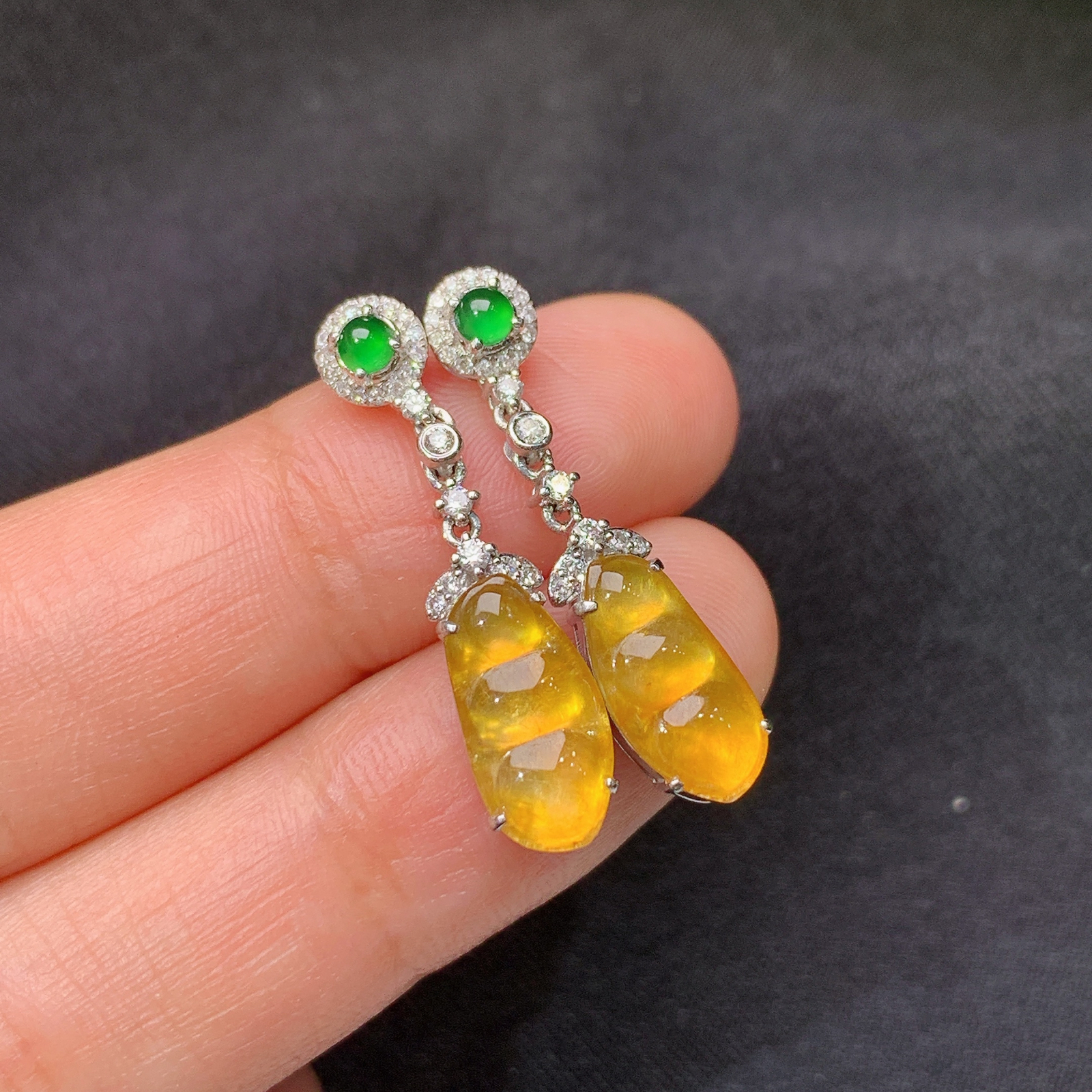 冰黄翡福豆耳坠，18k金镶嵌，款式新颖，冰润细腻，种水足，Lp 尺寸11.2*5.6*2