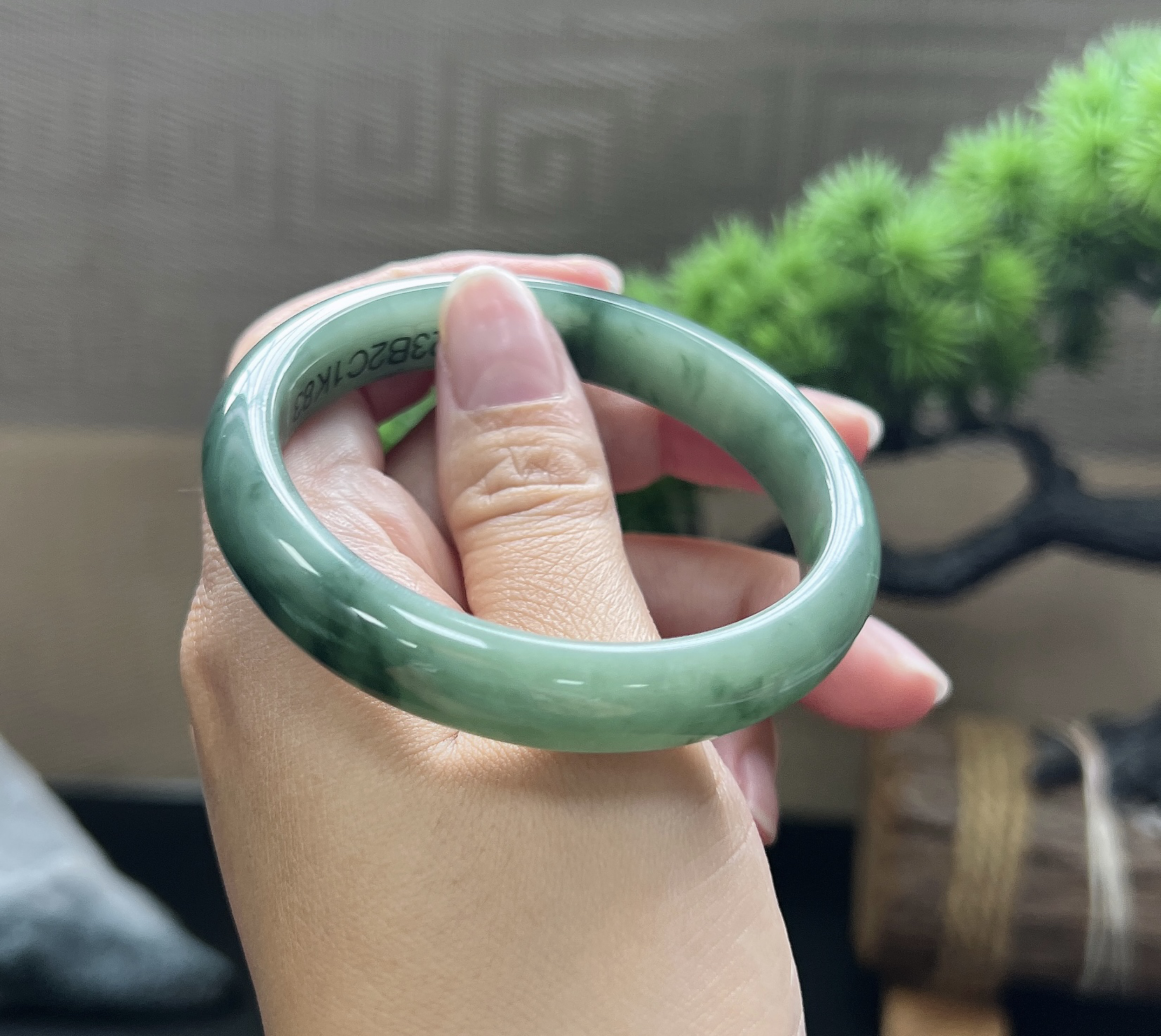 54圈口正圈油青飘花手镯