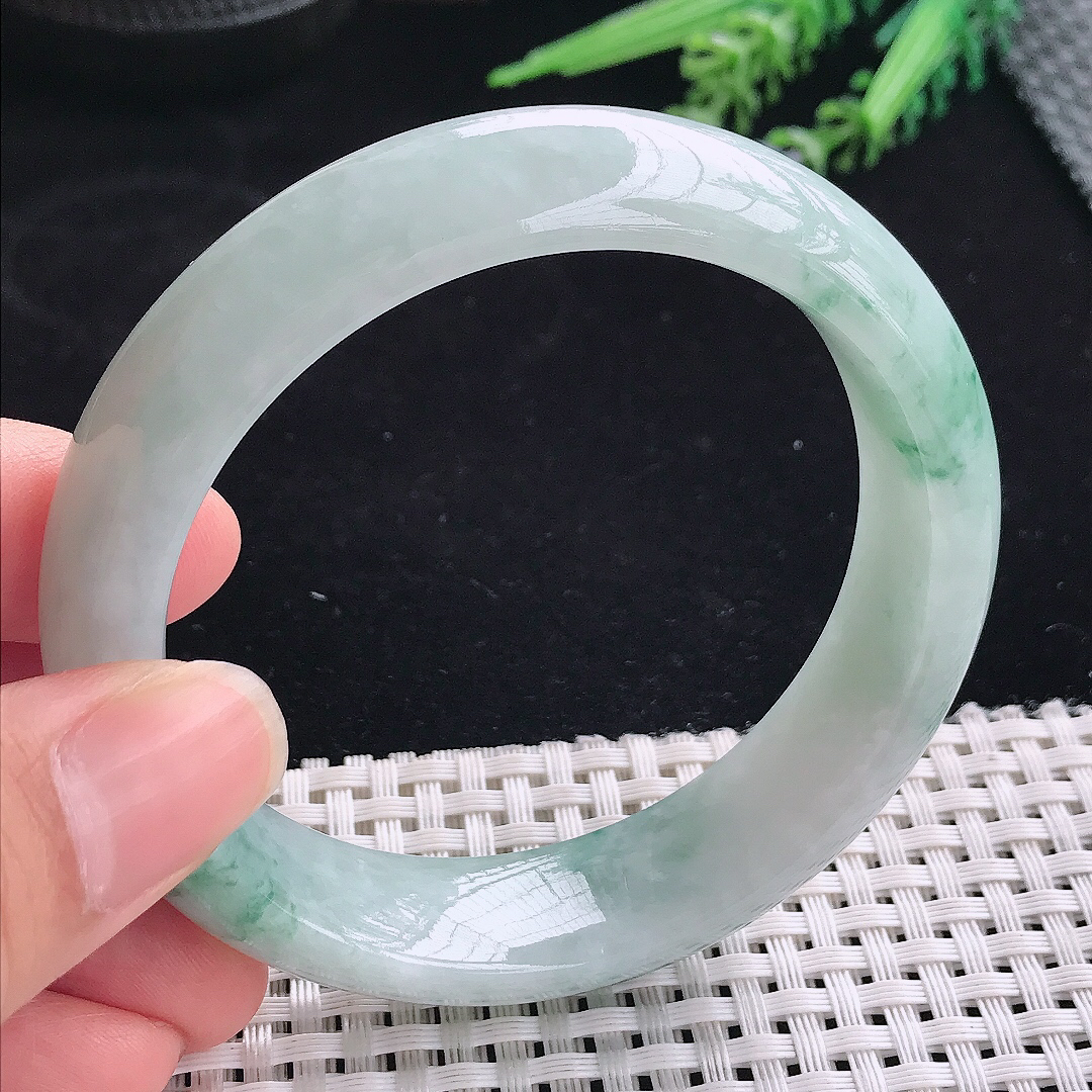 实拍A货翡翠58.5/15.8/8.8老坑精美温润飘花轮胎手镯宽边玉镯平安镯