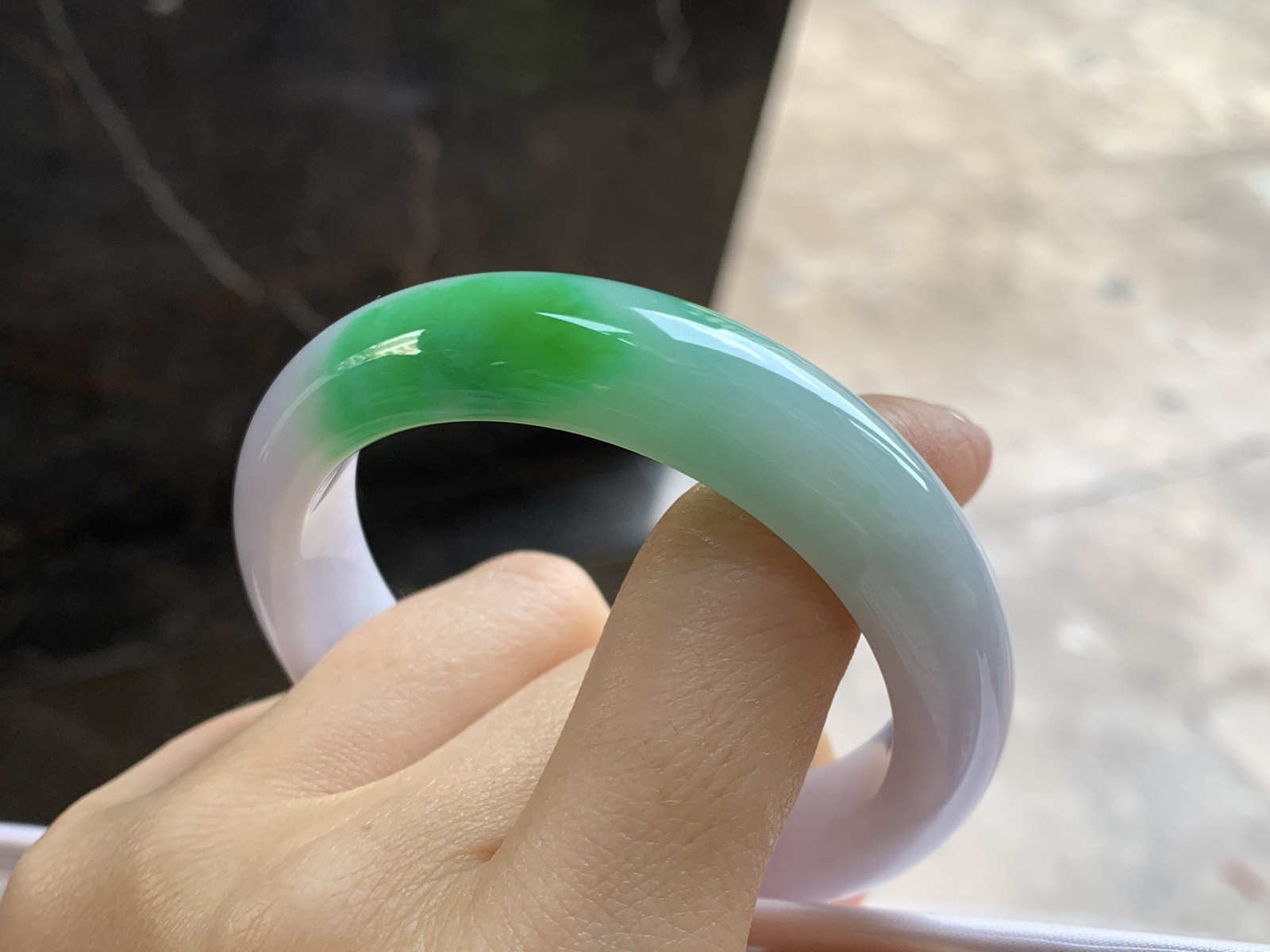 52-12.6-8.2

阳绿色手镯^_^底子细腻 绿色浓郁大气