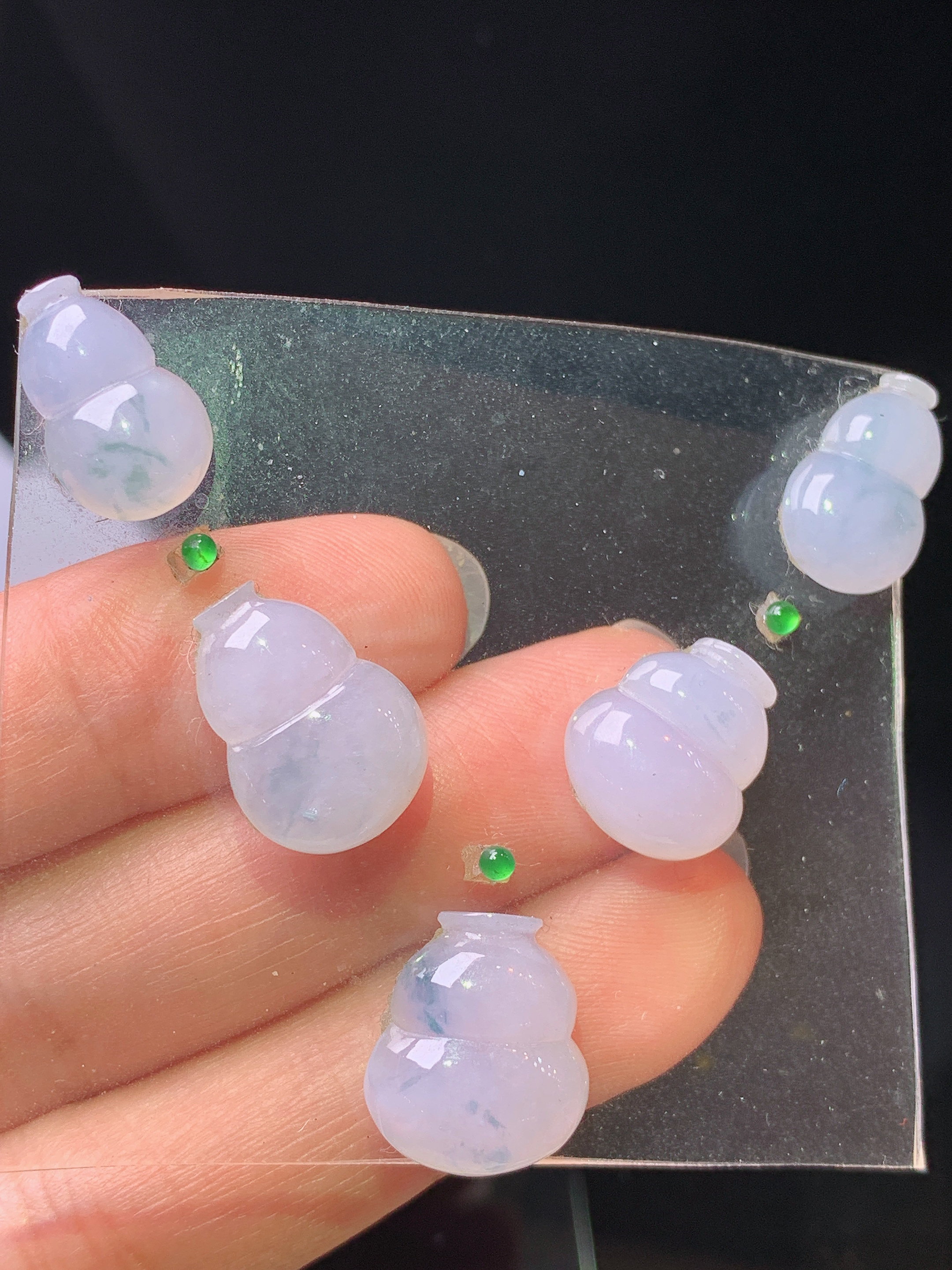 镶嵌款 淡紫罗兰葫芦一手 玉质细腻 色泽艳丽清新 水润亮眼 整体尺寸12.3*8.7*4.2*2x