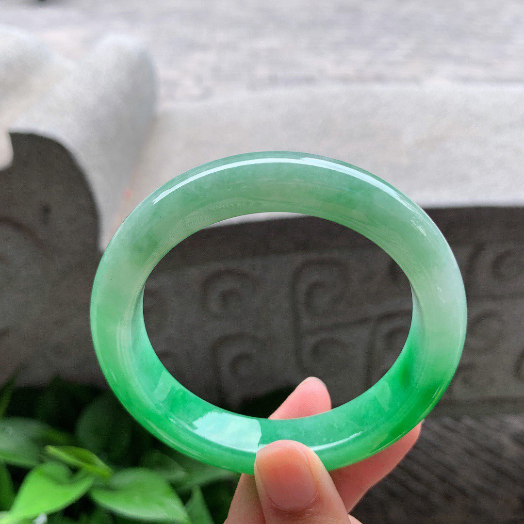 大圈口 58.2-13.2-9.5【辣阳绿正圈手镯】正圈58 59可戴