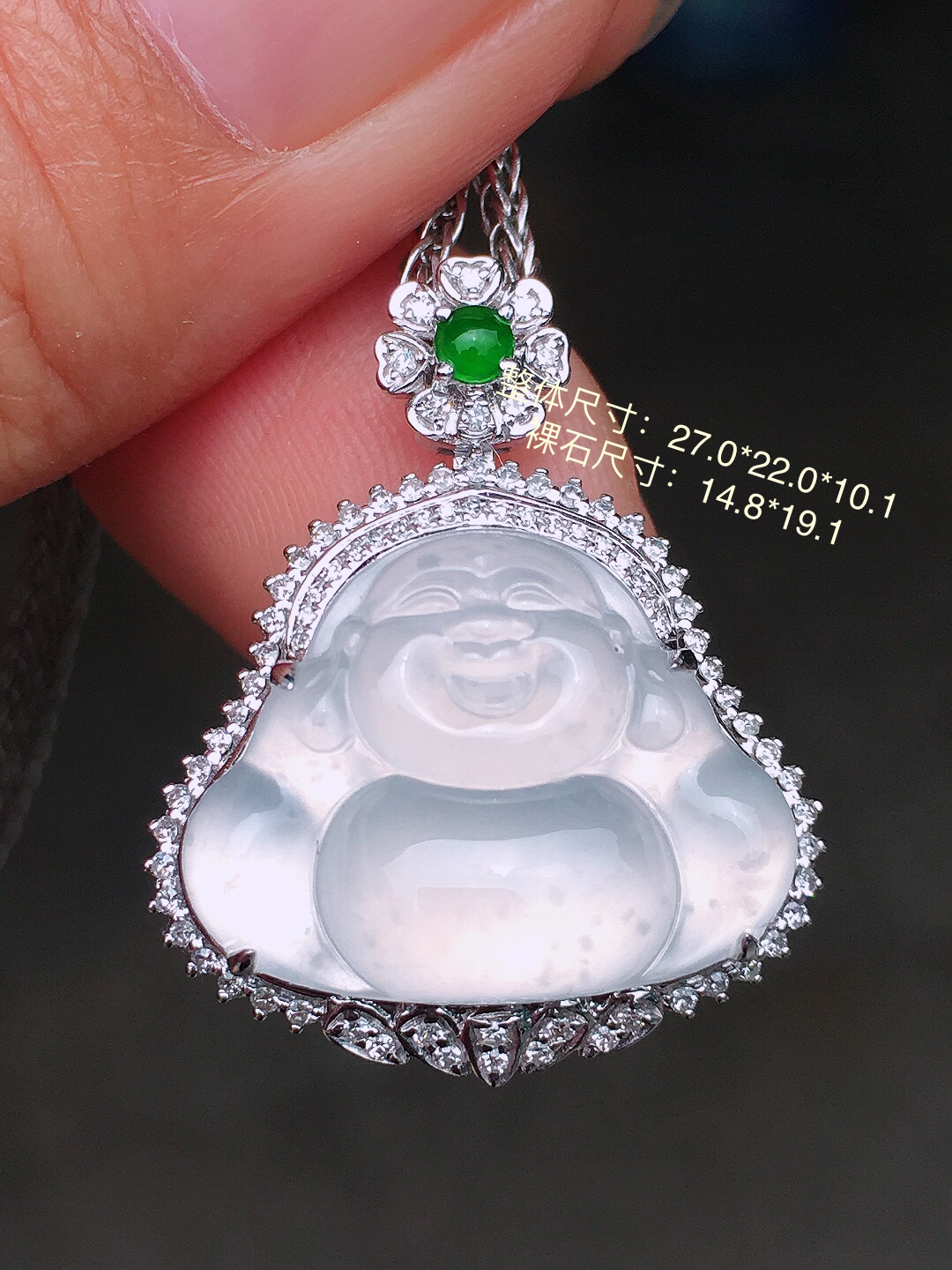 冰种佛公吊坠，玉质细腻，荧光感超
强，饱满圆润，尽显优雅气质，18k
金豪华镶嵌