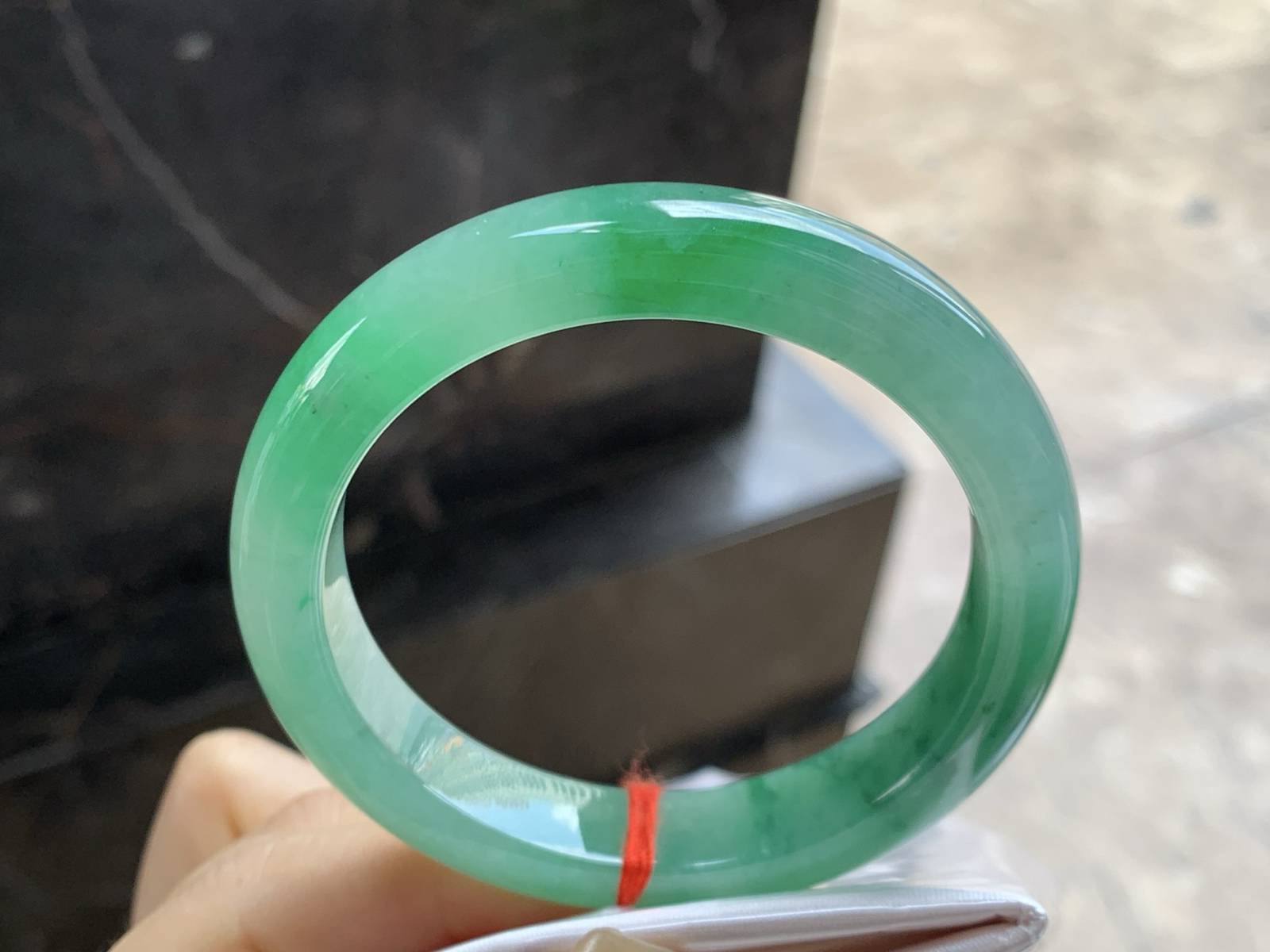 55-11.8-8.6

冰带色手镯^_^有种有色～绿色浓郁漂亮