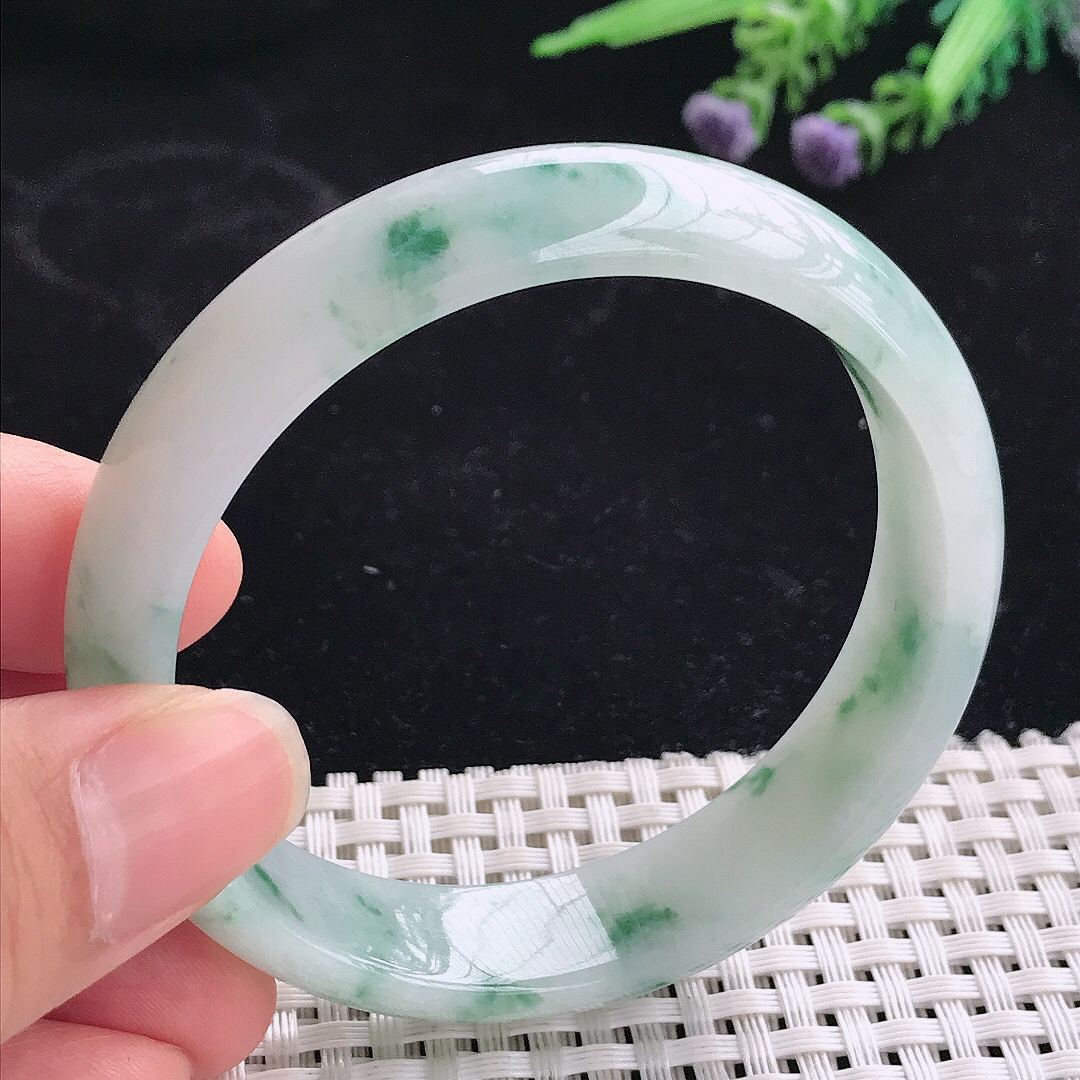 实拍A货翡翠56.8/13.9/7老坑精美温润飘花手镯宽边玉镯平安镯