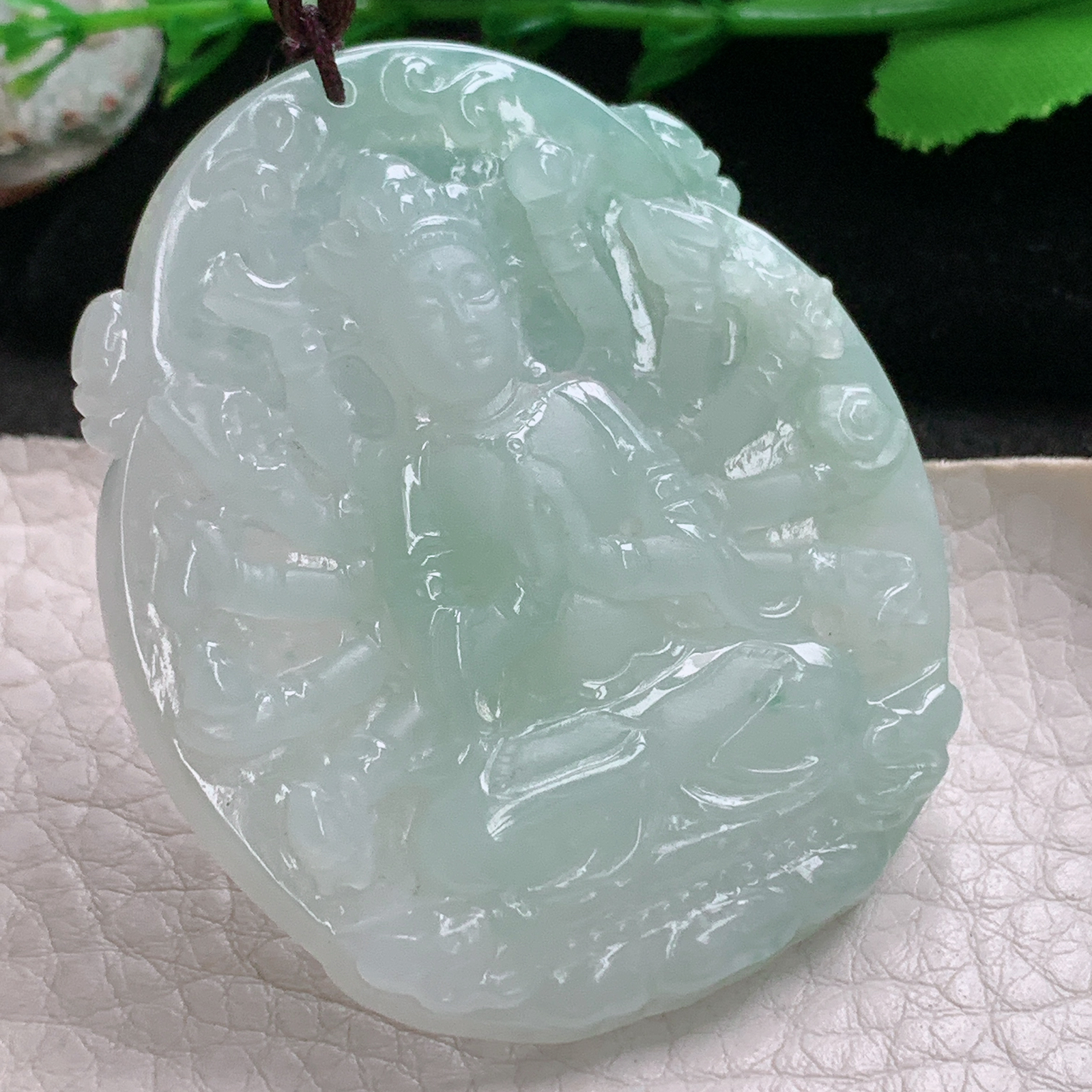 Bg实拍53.5*45.8*6.2缅甸翡翠浅绿千手观音吊坠 精雕守护神