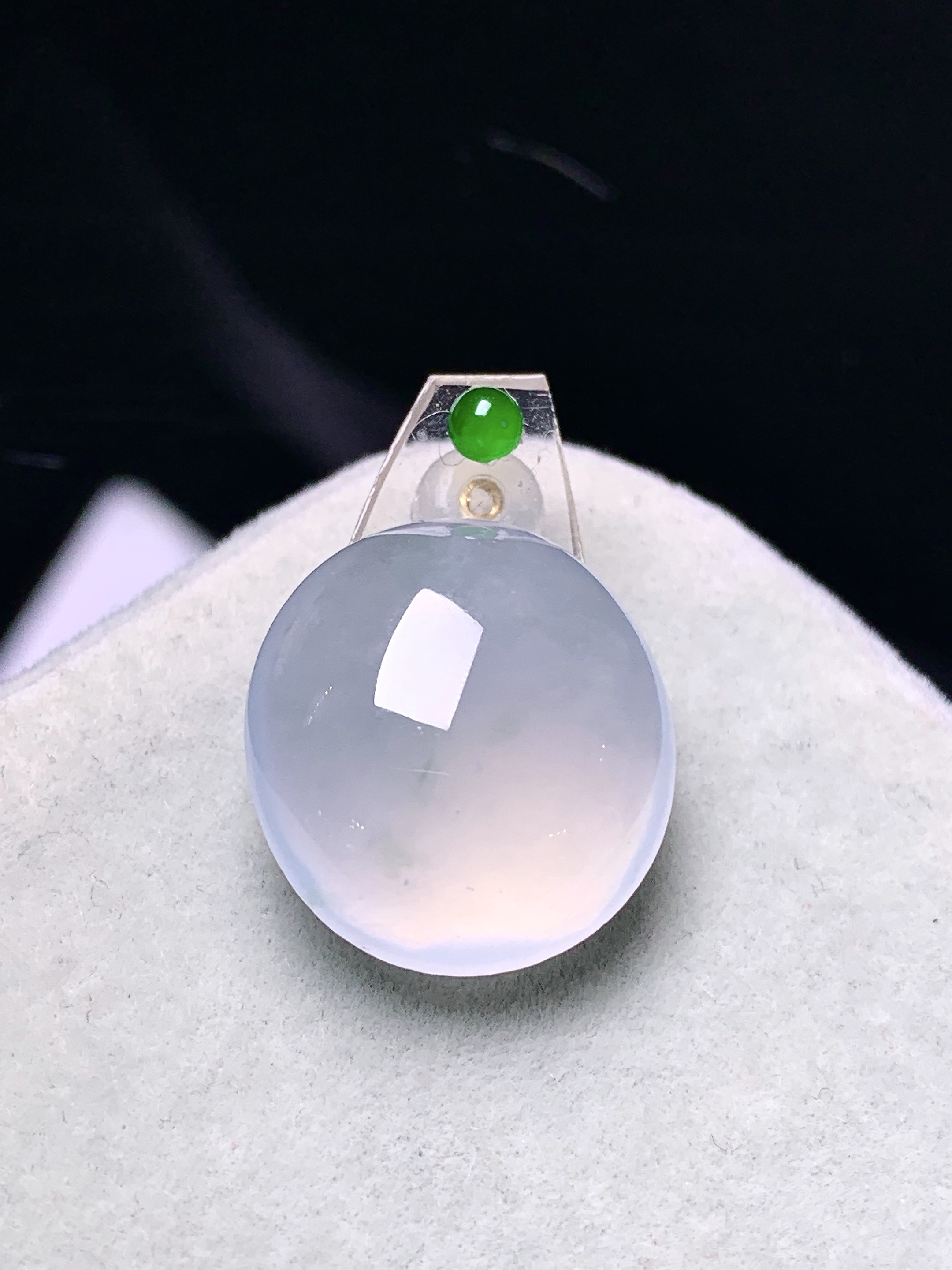 镶嵌款 冰种蛋面吊坠 玉质细腻 色泽艳丽清新 水润亮眼 整体尺寸18*16.2*7.5*2x