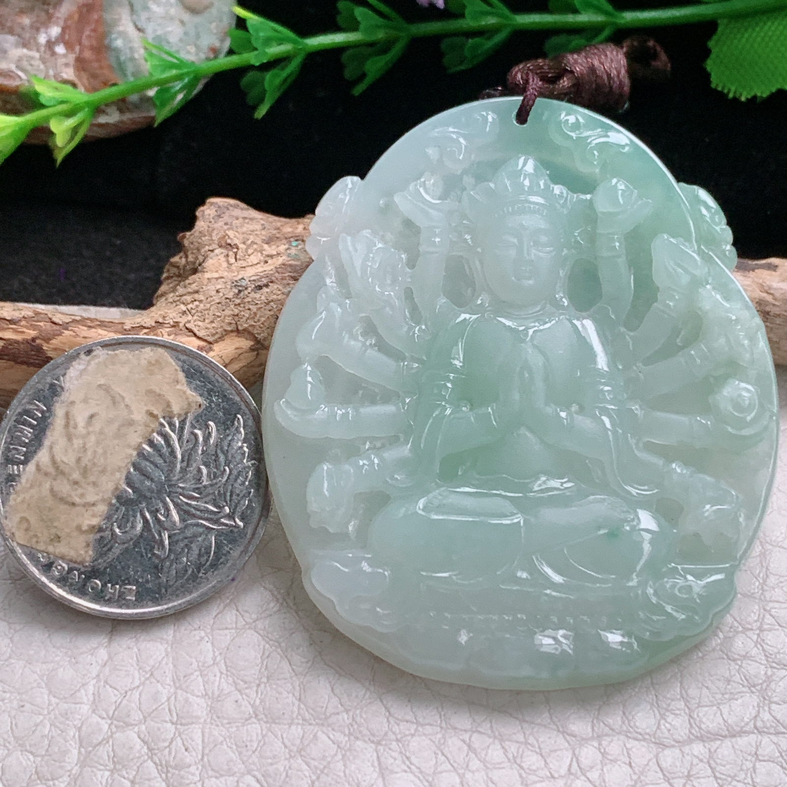 Bg实拍53.5*45.8*6.2缅甸翡翠浅绿千手观音吊坠 精雕守护神