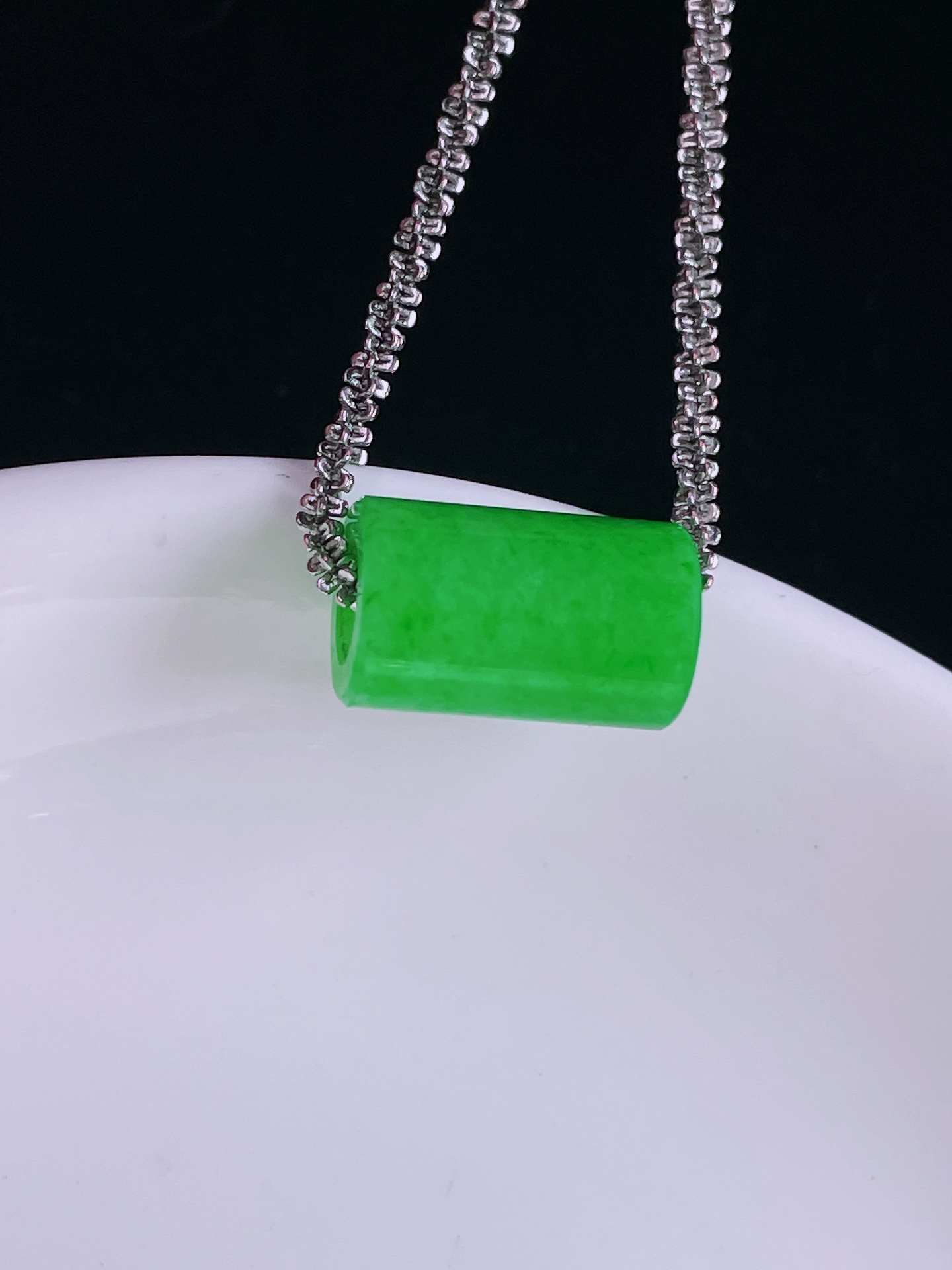 ️超值，阳绿路路通，老种起光，细底通透，尺寸：13.3/8.3mm，0423