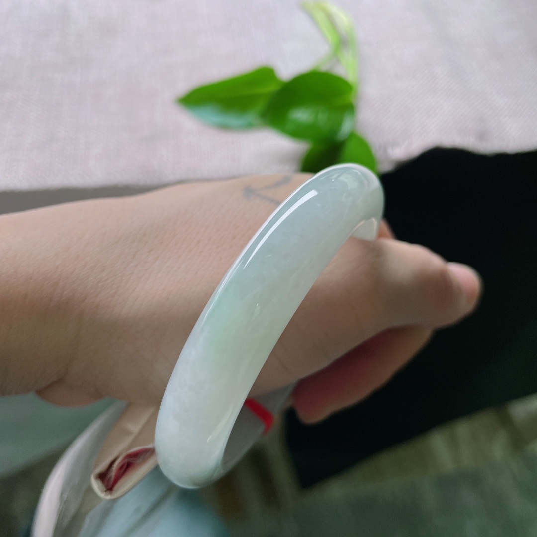 54.3/12.1/8.2，淡绿底正圈，水头好，种老，浅笑轻柔，精致，无裂，ss51769a