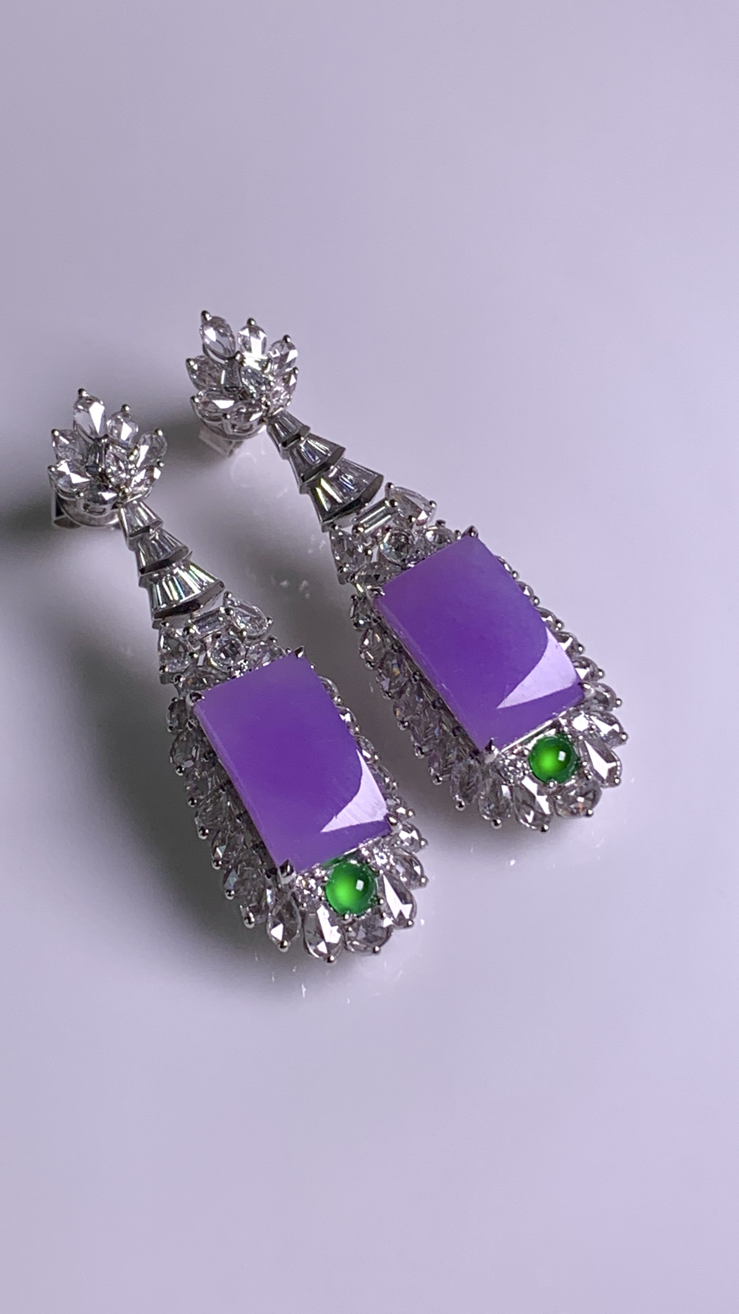 ️，18k金镶嵌方牌耳坠，紫色浓郁，见光靓美入心坎，尺寸：成品：43.1/13.7/10.1，裸石