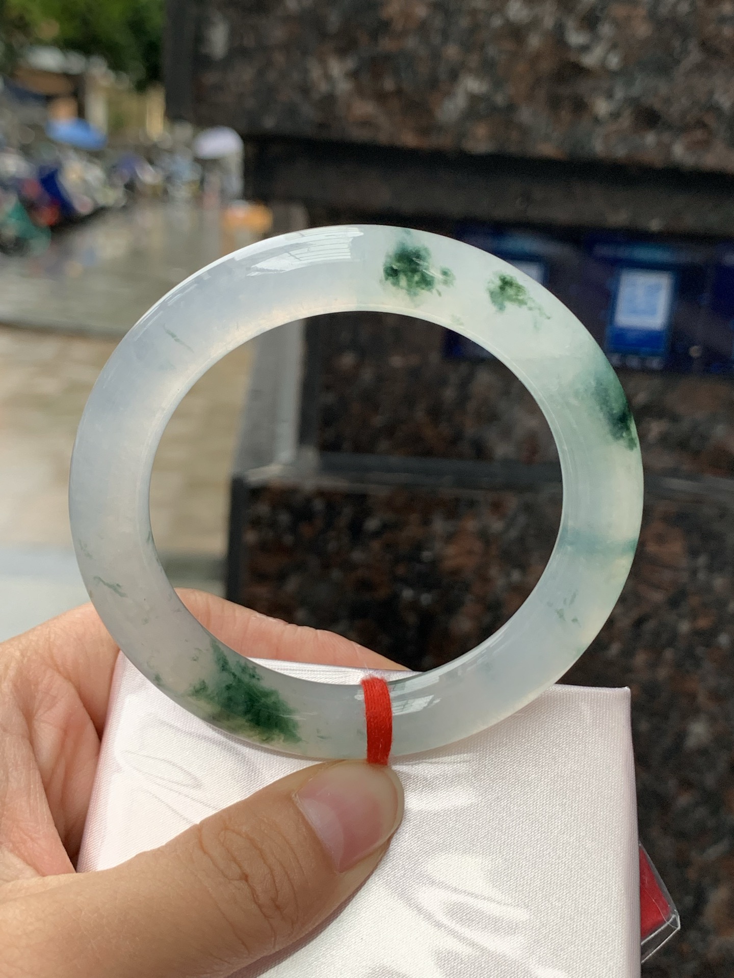 冰飘花圆条，55.1-10.2-10.3，0423-N516，打灯多处细纹，底妆冰透，胶润细腻，蓝花灵动飘逸，勾勒出一幅唯美诗意的山水意境画，古典优雅又秀气