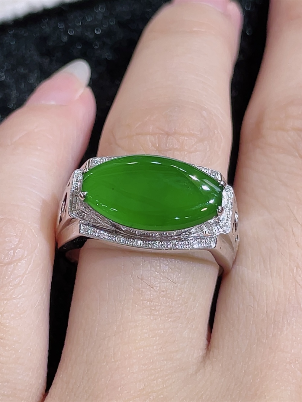 ️超值，冰绿大马鞍戒指，无裂，18k金镶嵌，种水，重金镶嵌，南非钻镶，厚装饱满，高端大气，性比高，