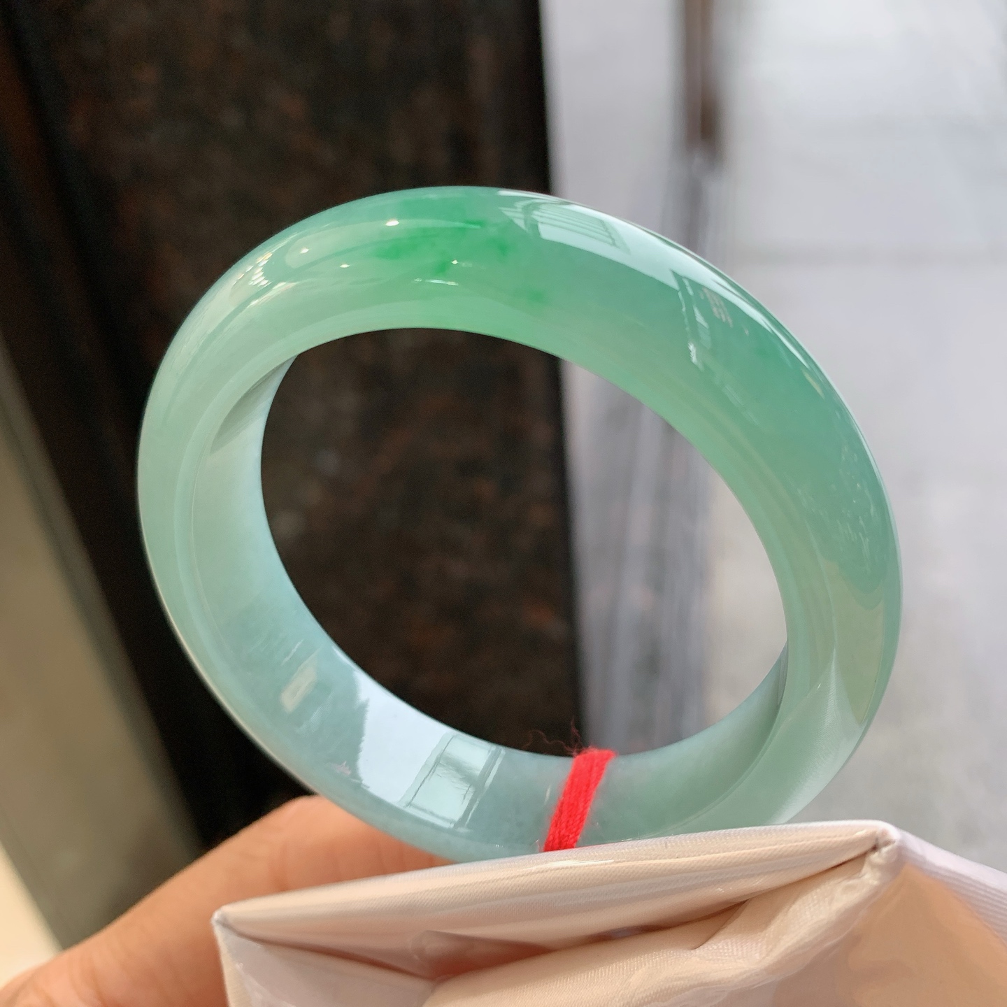 正圈冰种飘花，无裂，尺寸：52.8/13.2/7.8，版型好