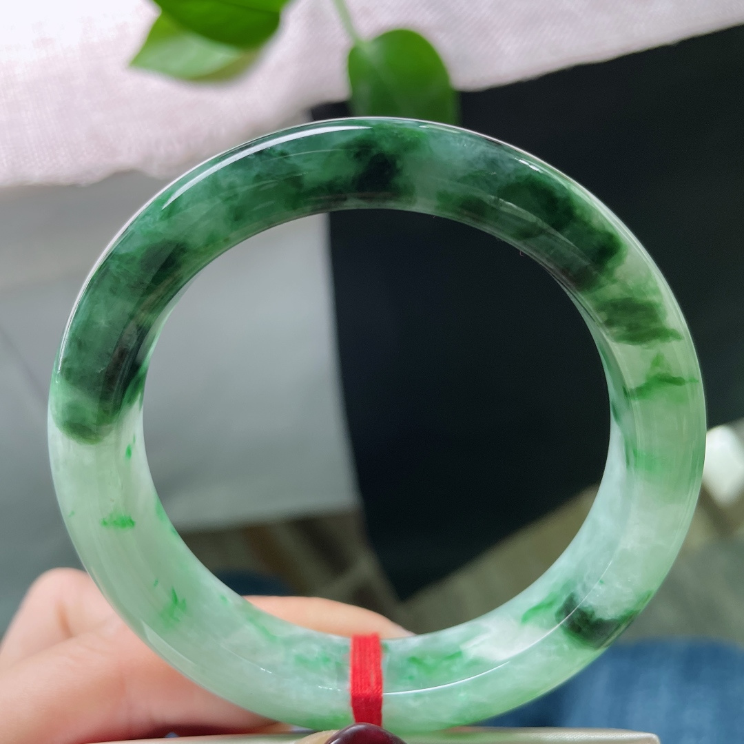 57.8/12.5/9.2飘绿正圈，青绿之间，藏着唐宋的风，与未说尽的语言。有棉线，ss51392a