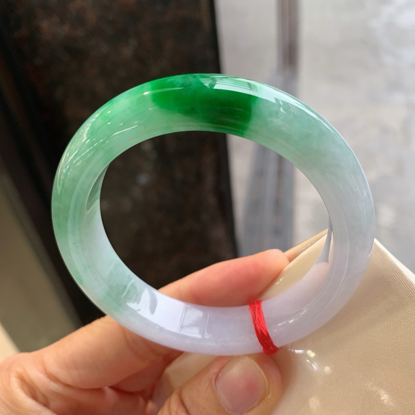 正圈飘绿 有纹 尺寸：55/12.8/9  色辣