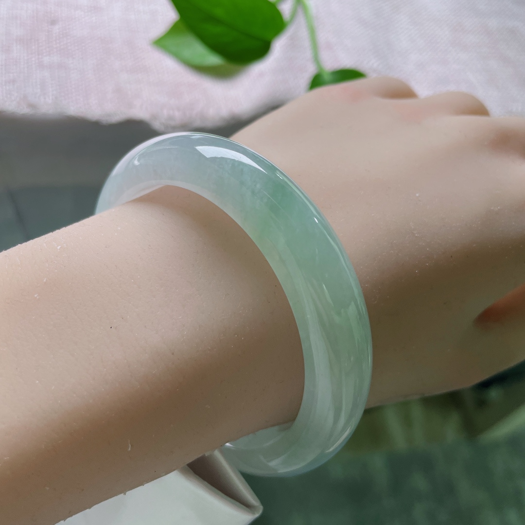 55.7/12.6/8.5，冰晴底正圈，清雅，种老，干净，落落大方，无裂，ss50379a