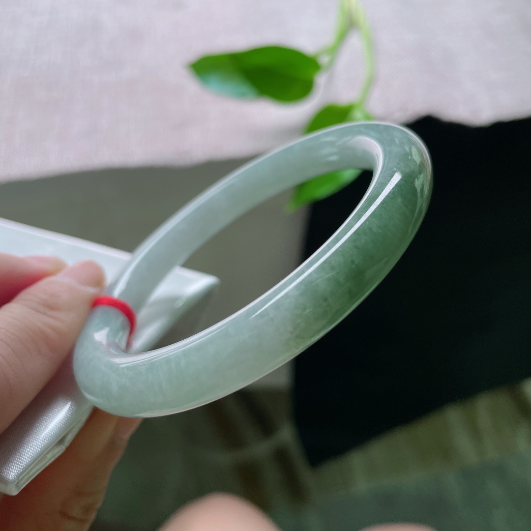 57.2/9.3，油青圆条，水润，细腻，优雅，甜美，大气，雍容华贵，无裂，ss49245a