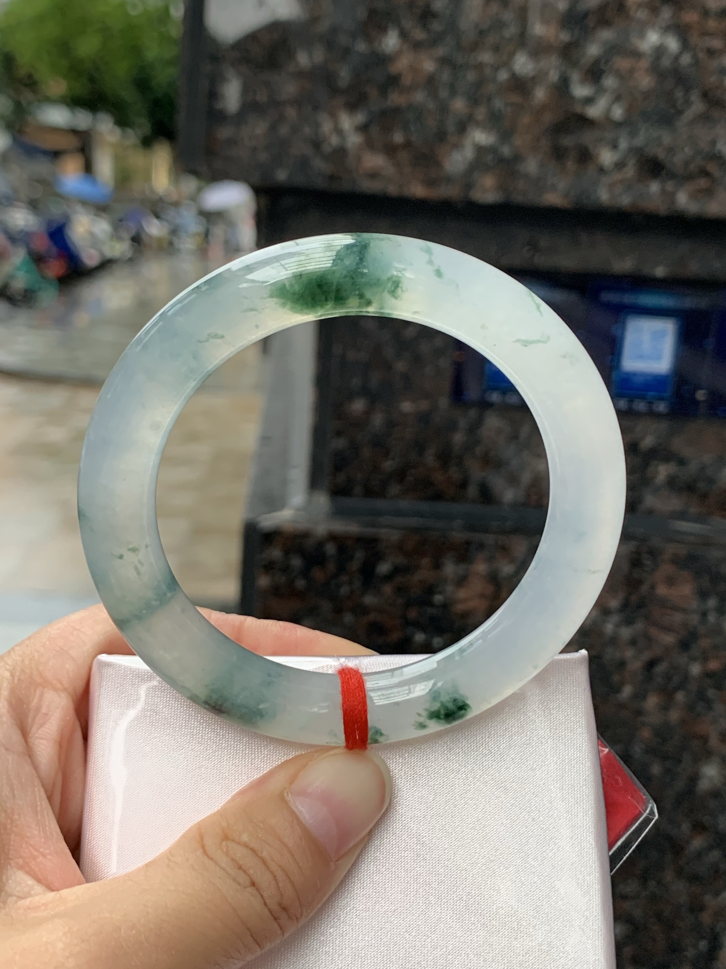 冰飘花圆条，55.1-10.2-10.3，0423-N516，打灯多处细纹，底妆冰透，胶润细腻，蓝花灵动飘逸，勾勒出一幅唯美诗意的山水意境画，古典优雅又秀气