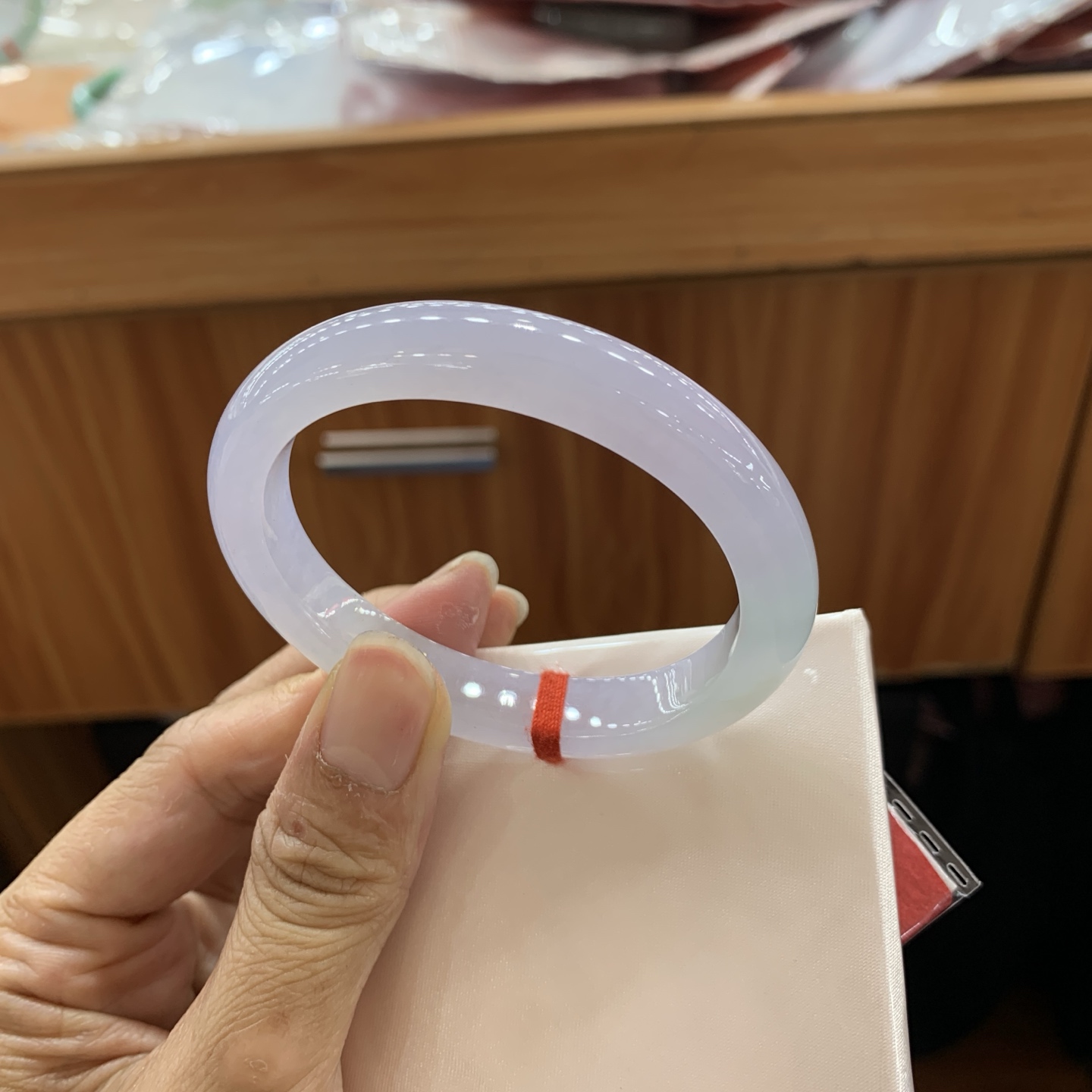 042223JM，冰种飘花贵妃翡翠手镯，53-44.7-9.9-7.7