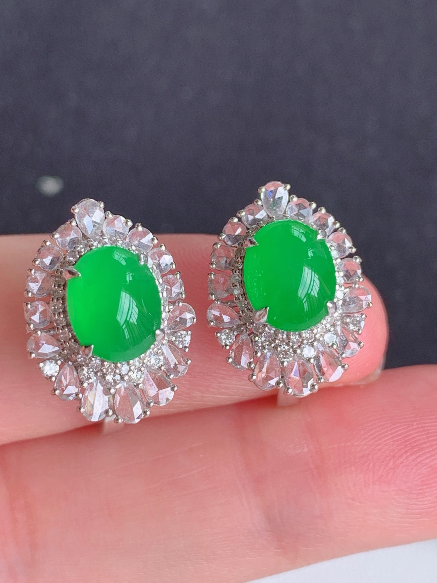 ️，18k镶嵌冰绿耳包，无裂尺寸：16.3/12.3/6.4