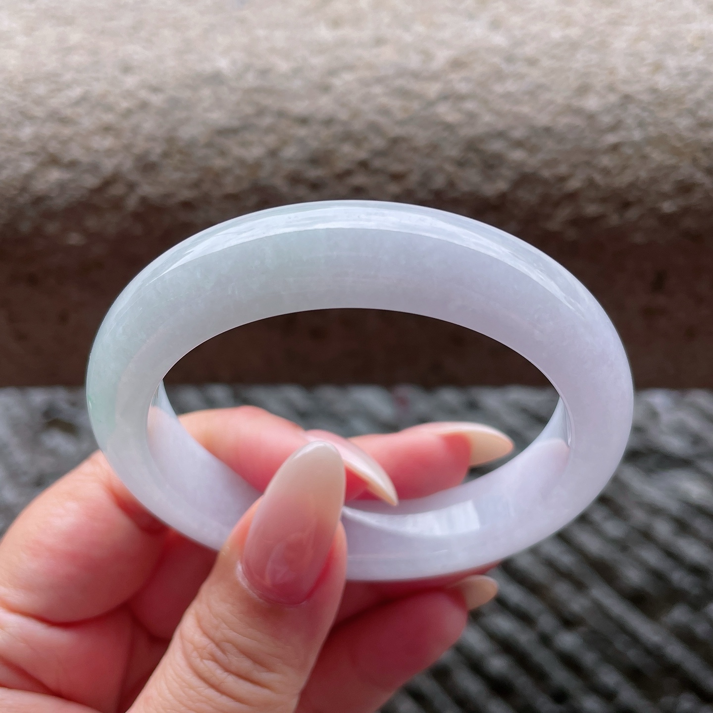 正圈54 55，圈口54-12.5-8.3，编码0423X31，糯冰飘绿，冰莹通透，水润，种老，无裂