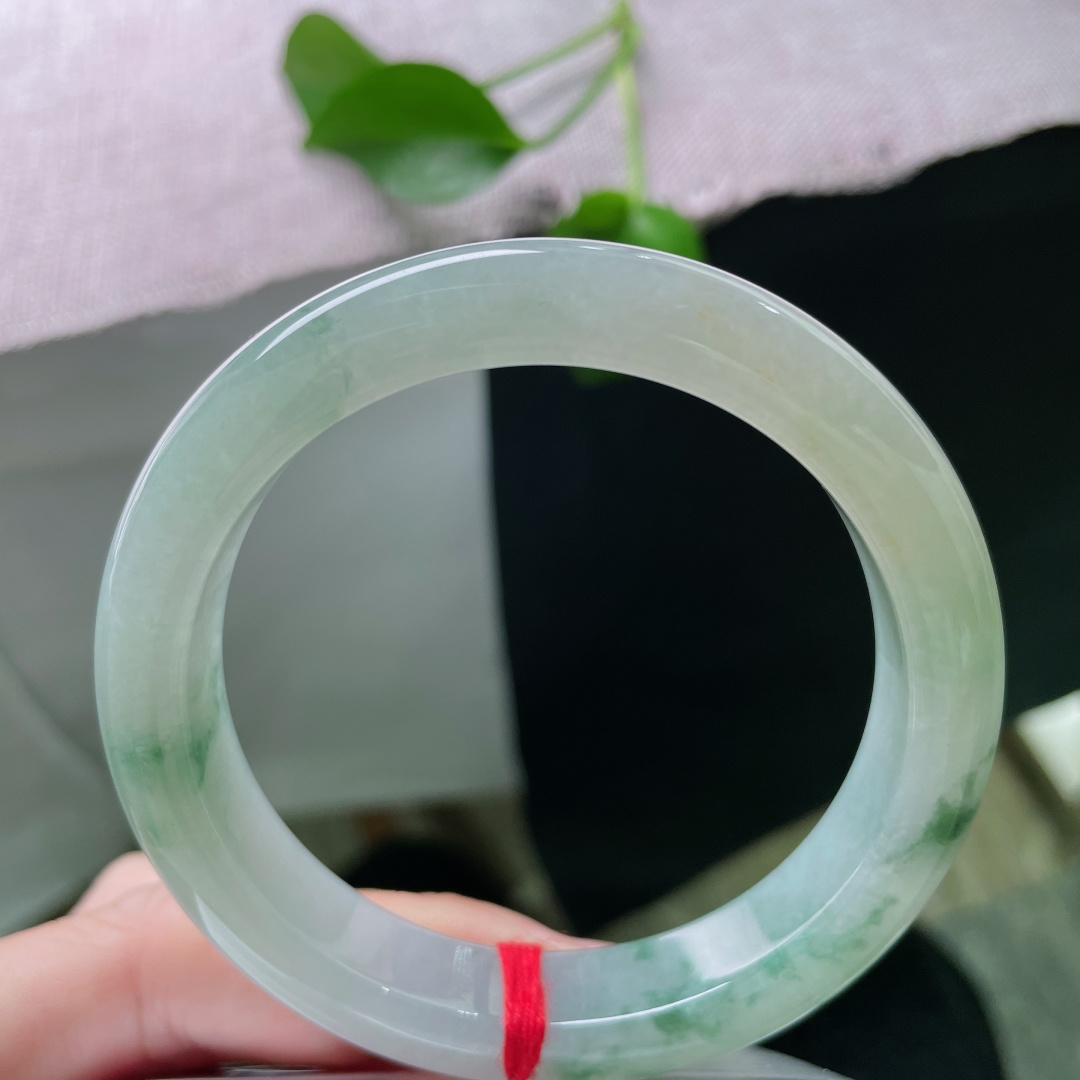 57.4/12.1/8.7飘花正圈，天然晕染，如诗如画。每一朵飘花，都是时光写给玉石的诗。无裂，ss51763a