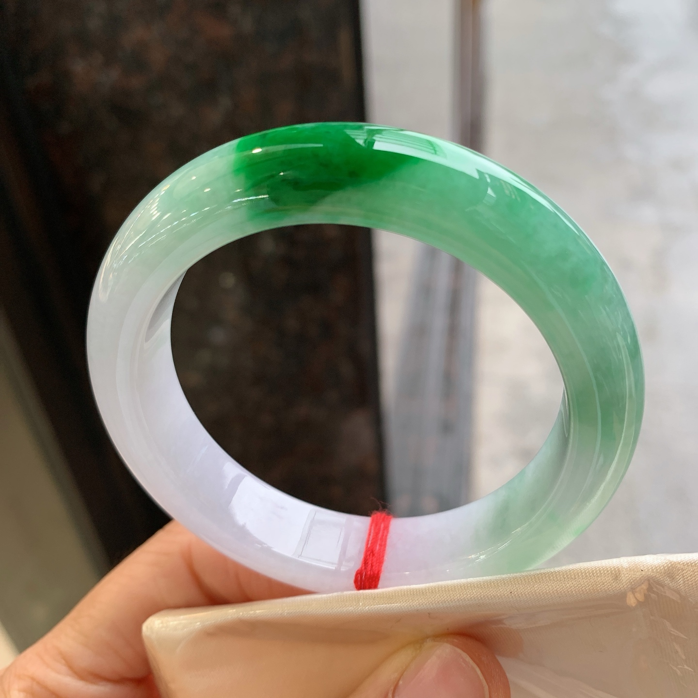 正圈飘绿 有纹 尺寸：55/12.8/9  色辣