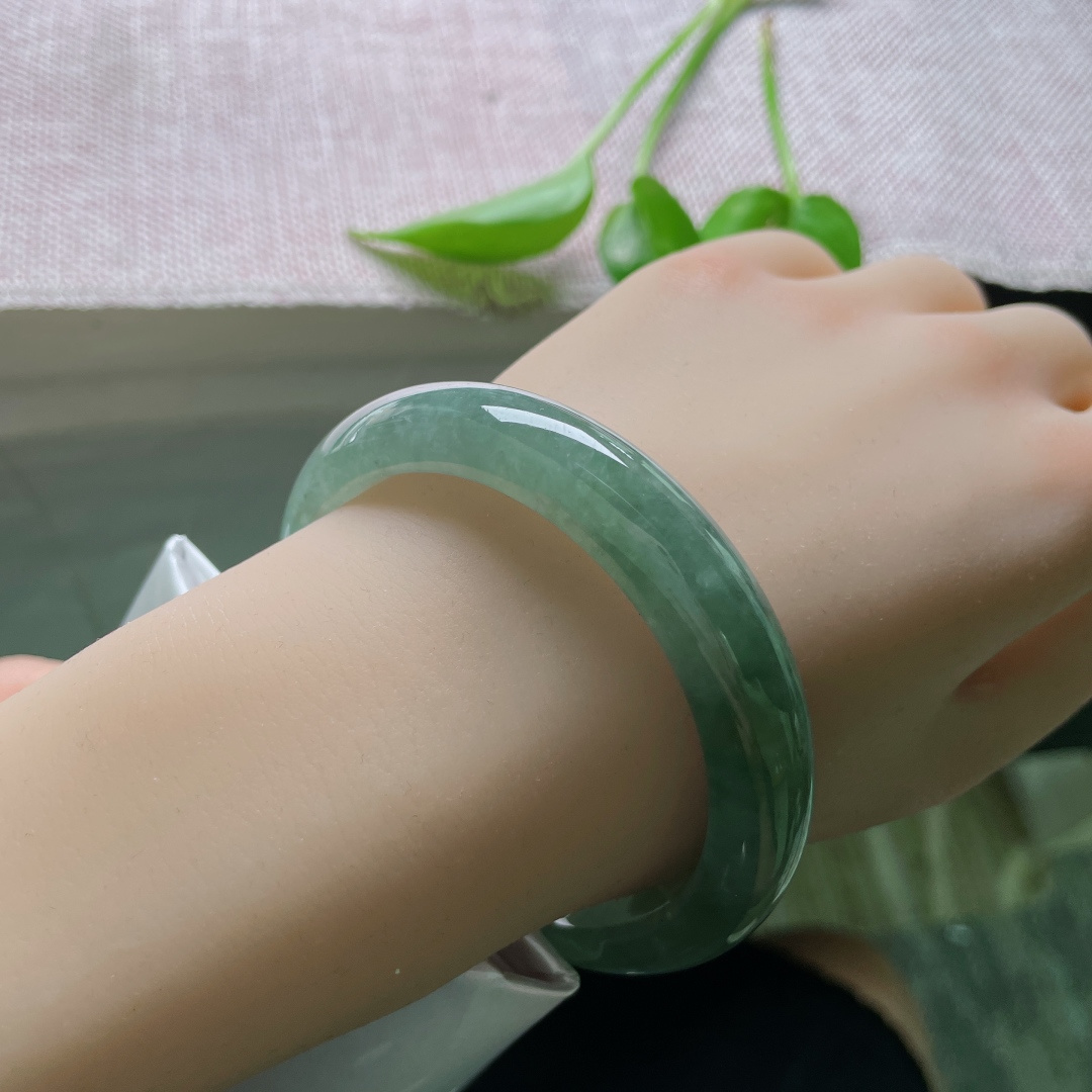 57.8/12/8，冰油青正圈，湖水蓝，熠熠生辉，种老水足，清透泛光，无裂，ss51797a