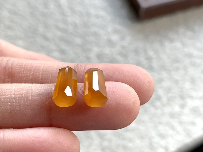 ️ 冰黄马鞍一对，尺寸11.7×5.8×4/11.6×5.8×4.2