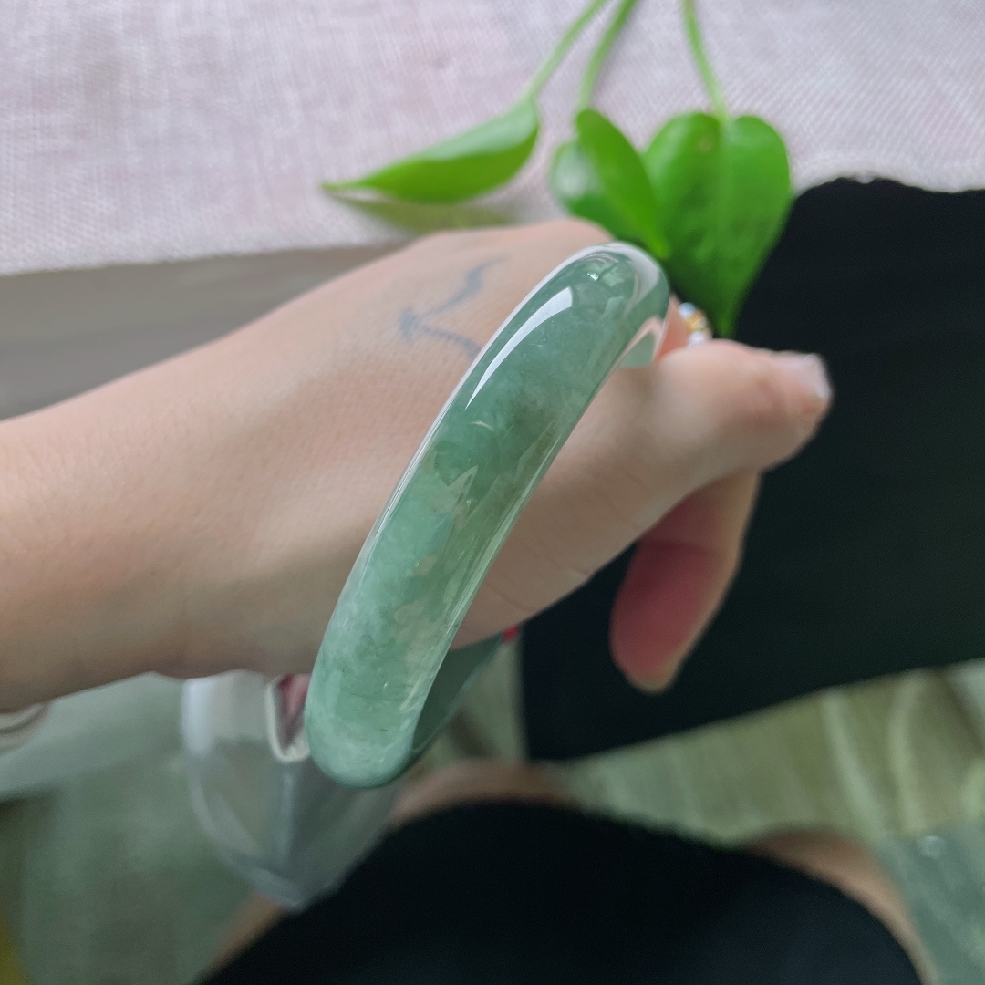 57.8/12/8，冰油青正圈，湖水蓝，熠熠生辉，种老水足，清透泛光，无裂，ss51797a