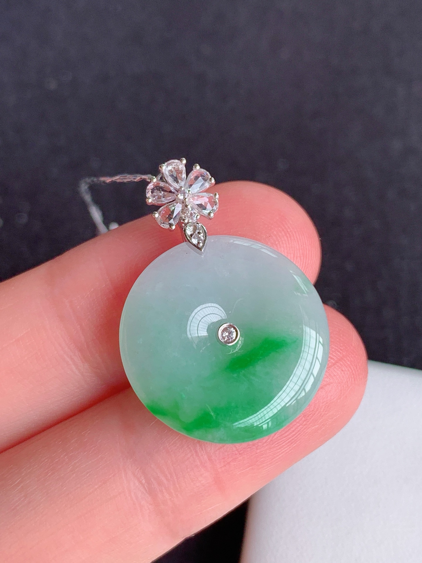 ️，18k镶嵌冰飘绿平安扣，无裂尺寸：25 9