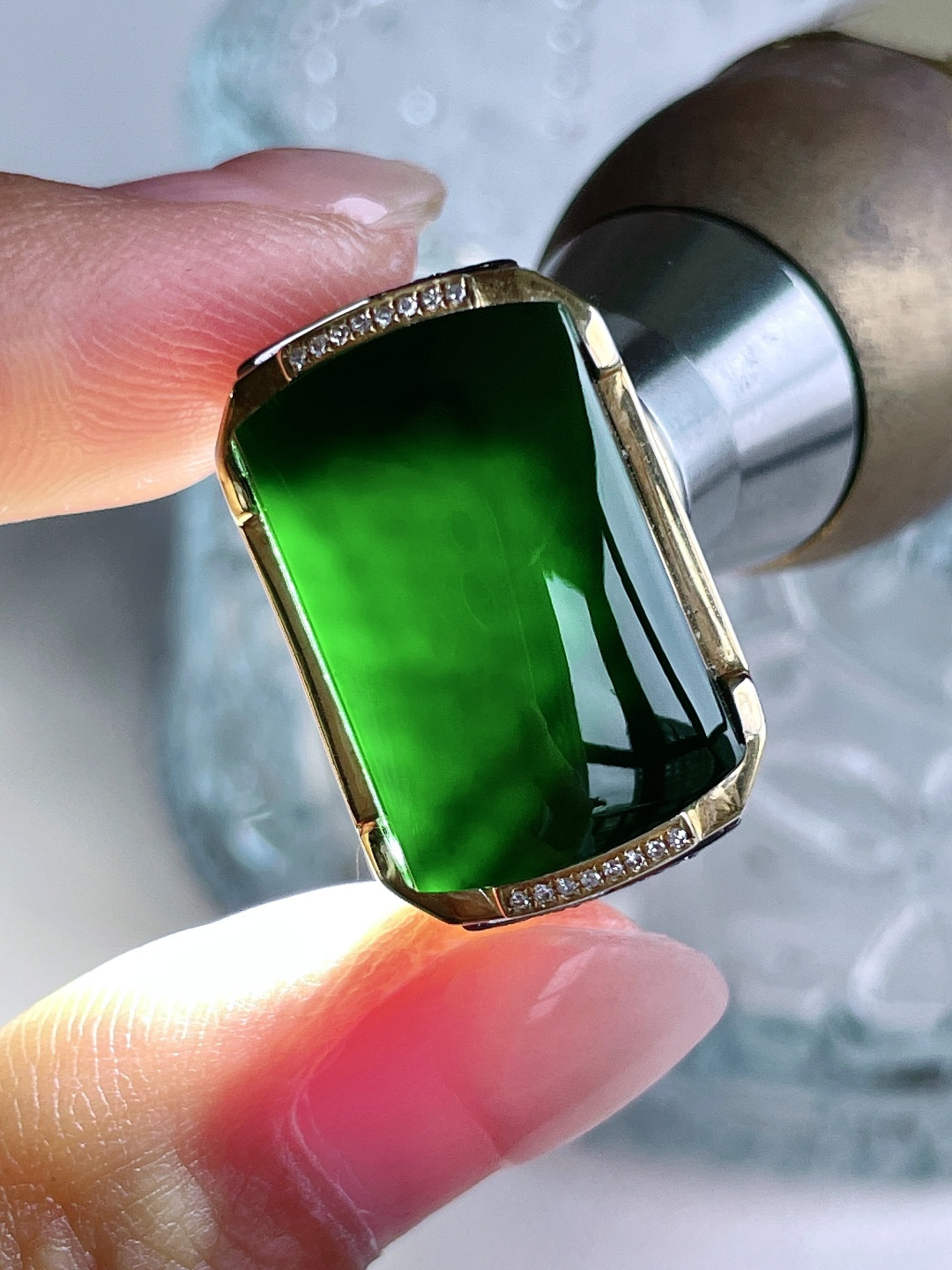 墨翠马鞍戒指，缅料 18k金镶嵌 无裂 性比高，裸石18.8/12/3，圈口21号，重量10克